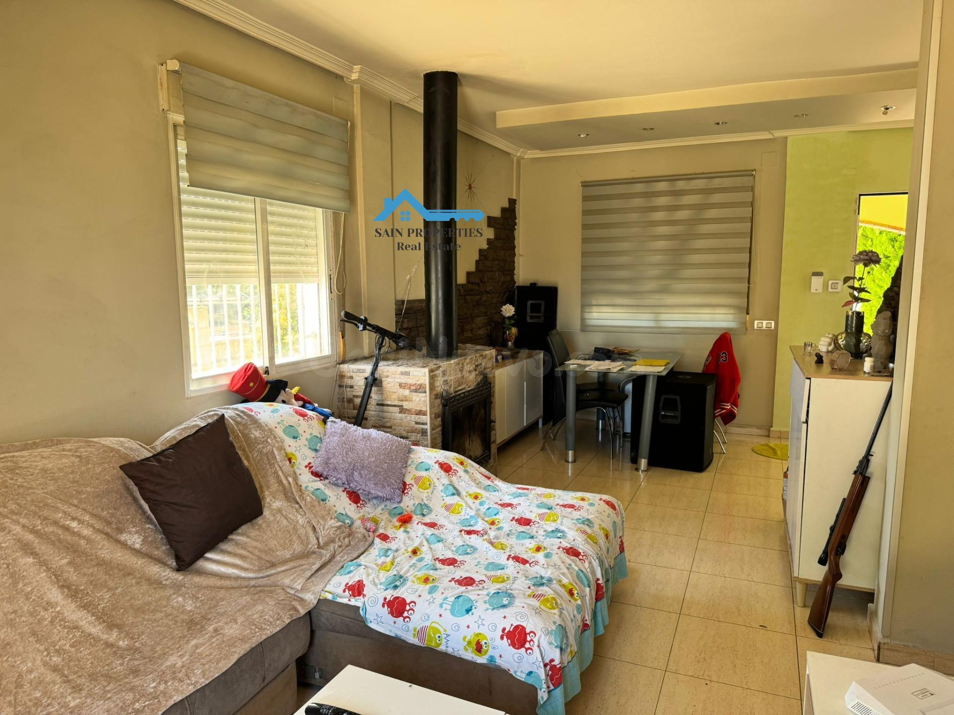 Chalet adosado con acceso directo a piscina y terraza con vi - foto 4