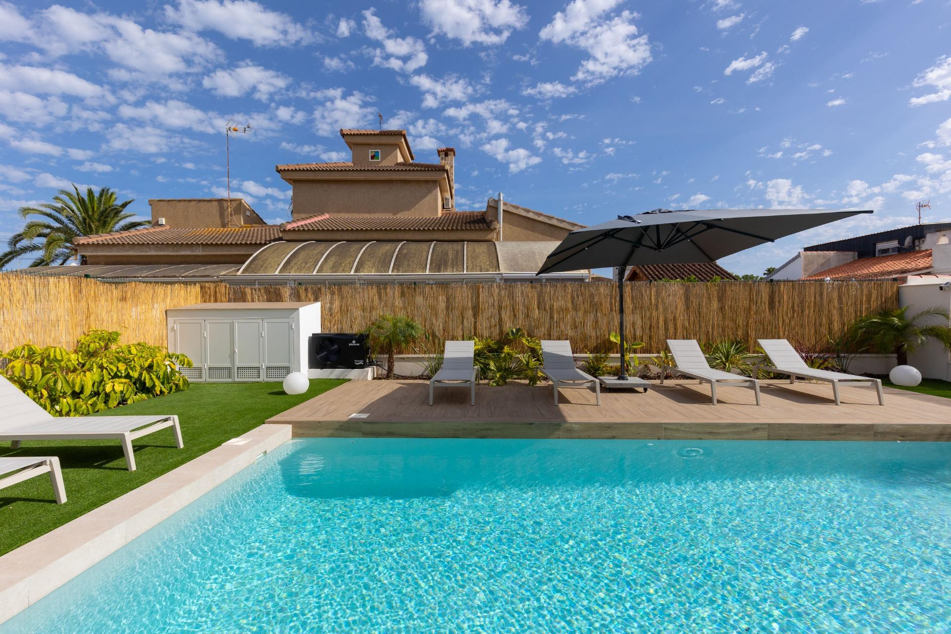 VILLA DE 3 DORMITORIOS Y 3 BAÑOS EN TORREVIEJA (ZONA TORRETA - foto 5