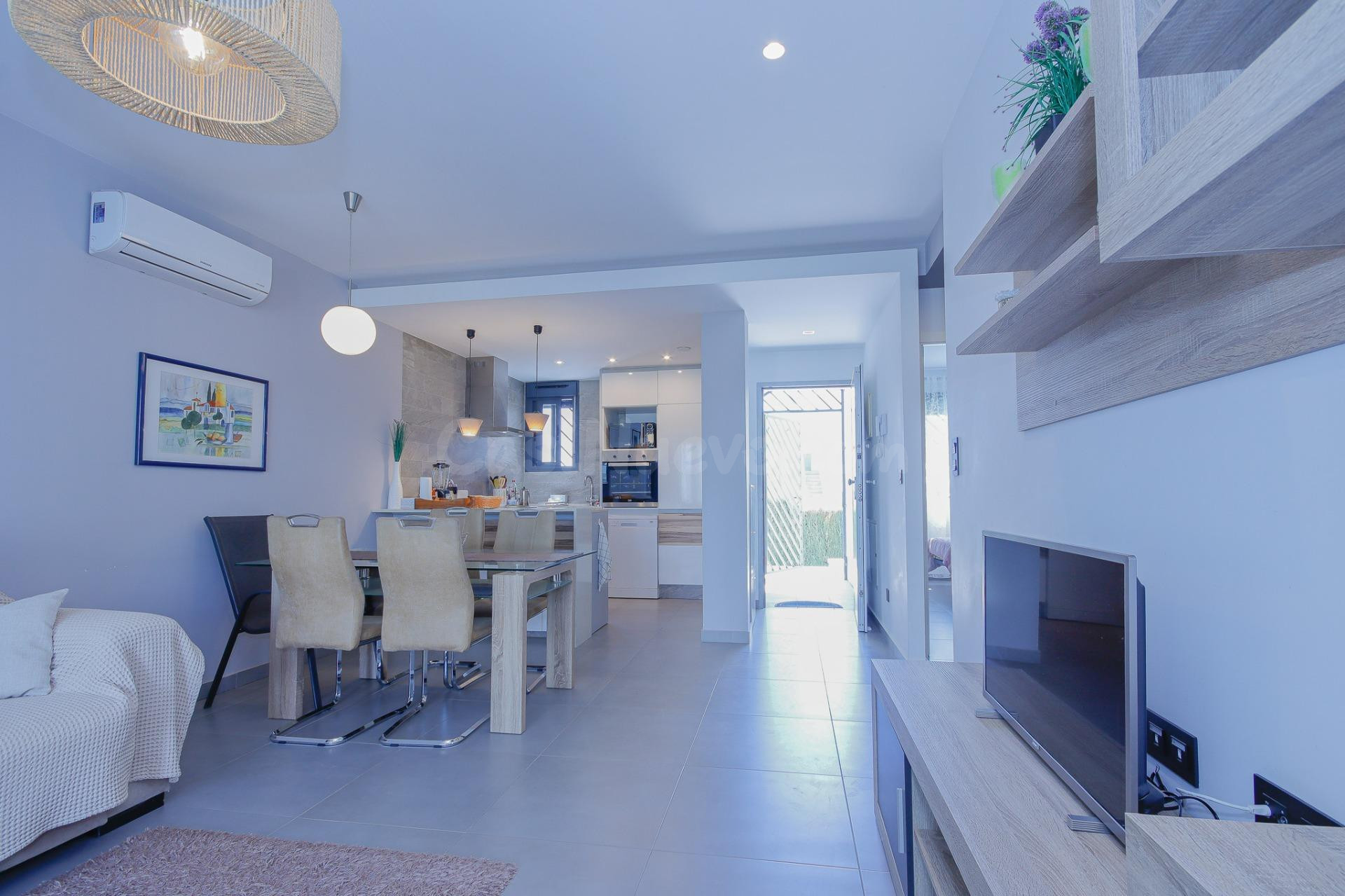 SE ALQUILA FANTASTICO APARTAMENTO DE 2 DORMITORIOS 2 BAÑOS P - foto 5