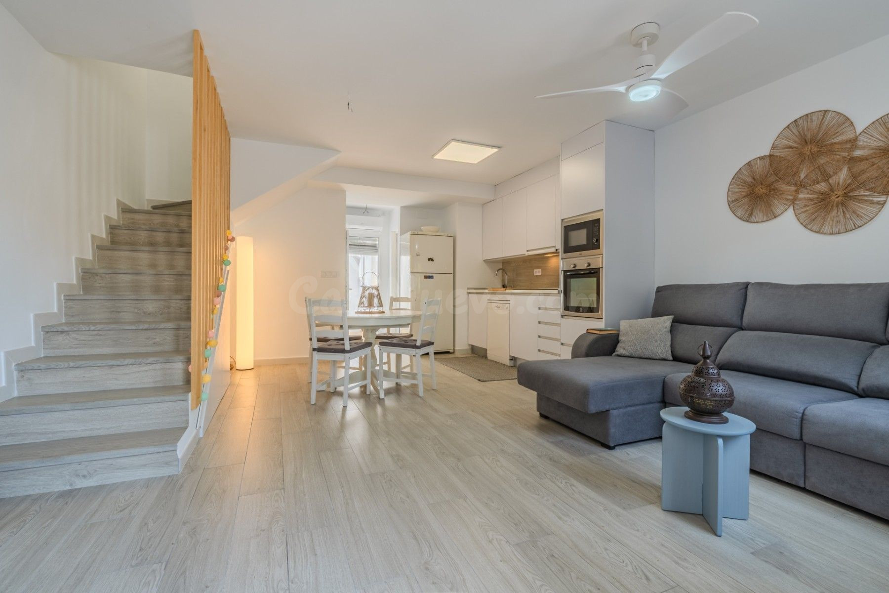 Casa adosada renovada (aprox. 100 m2) con gran terraza en fr - foto 3