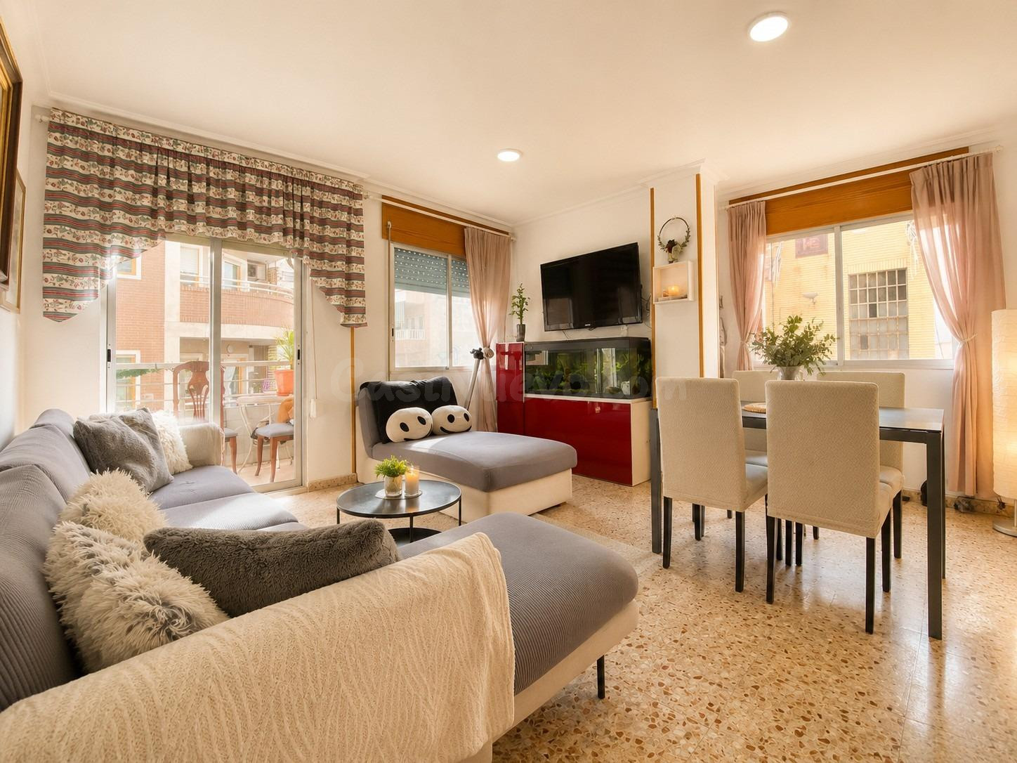 Amplia vivienda en esquina con garaje en ubicación céntrica