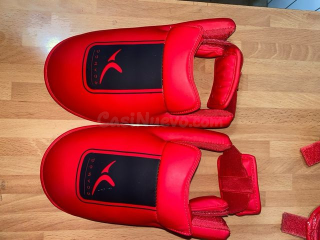 Protecciones para deportes de contacto – Espinilleras y guantes en Malgrat de Mar - foto 4