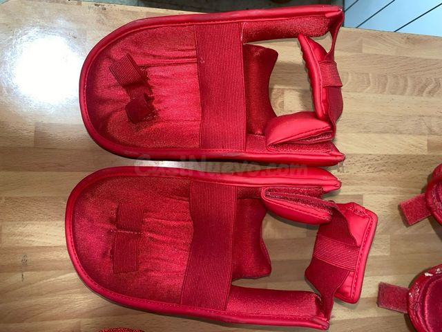 Protecciones para deportes de contacto – Espinilleras y guantes en Malgrat de Mar - foto 5