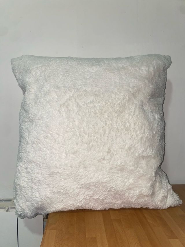 Cojín impecable de Ikea, funda lisa 50x60 cm – Malgrat de Mar