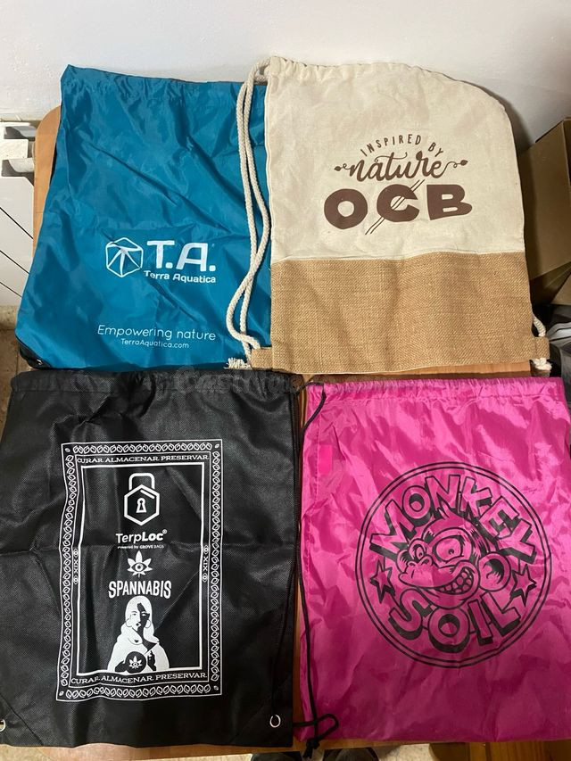 Mochilas y bolsas de licra y caña a estrenar – Malgrat de Mar