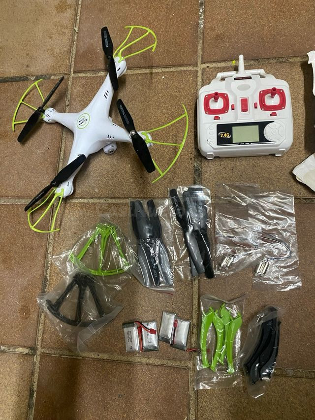 Drone con cámara – Malgrat de Mar – Estado bueno, accesorios completos