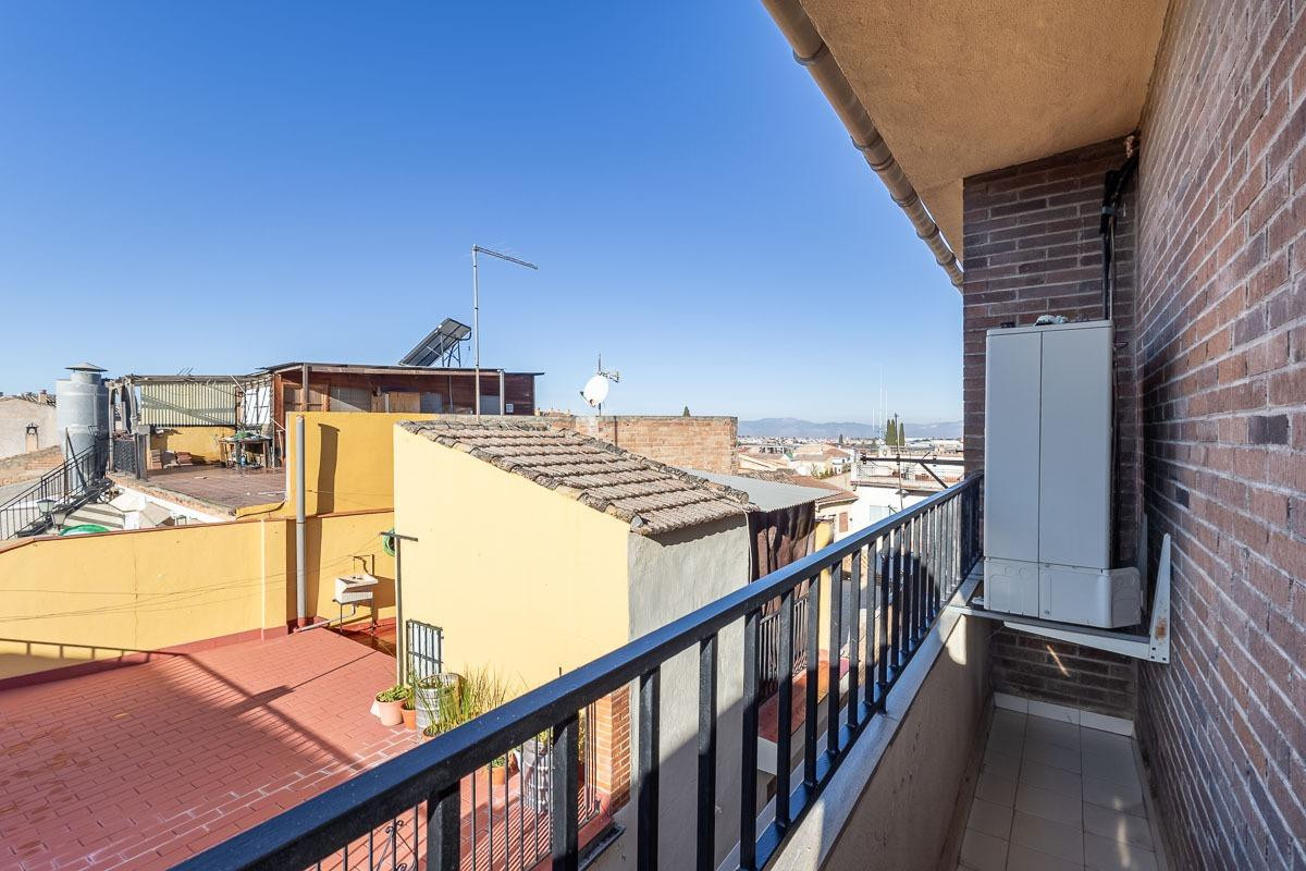 Te presento un piso muy céntrico en Ogíjares de tres habitaciones exterior
