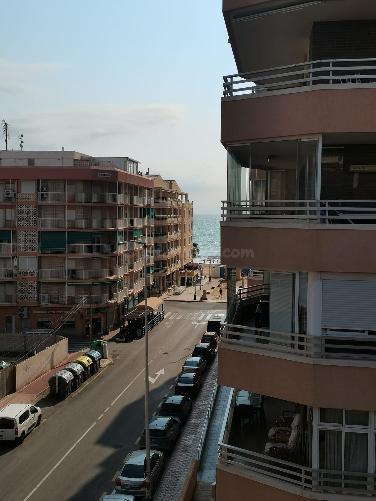 se vende un piso reformado con vista al mar con 3 dormitorio - foto 2