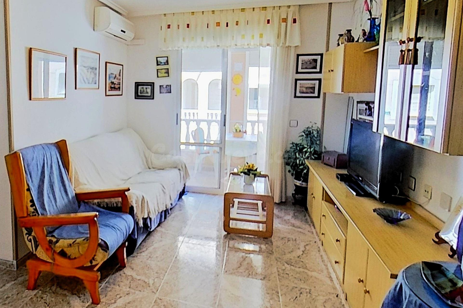 Acogedor apartamento (aprox. 66 m2 - 3.ª planta) con balcón  - foto 2