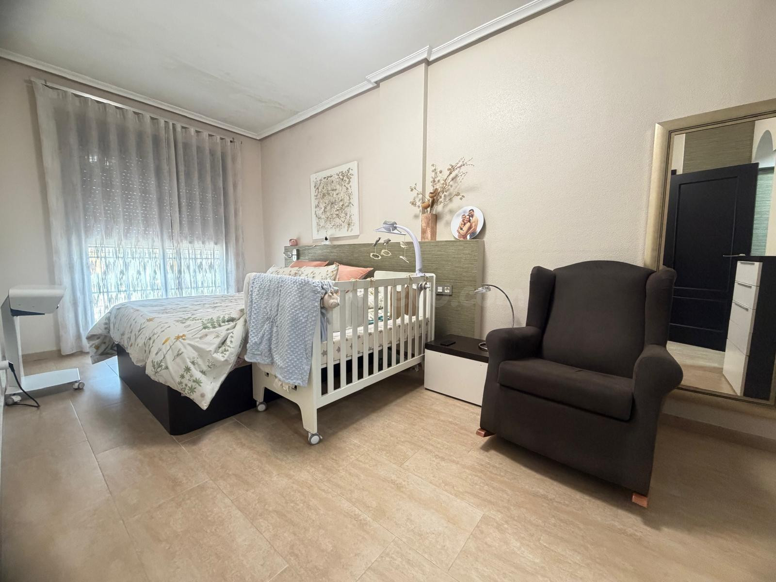 Adosado en venta en Dolores – Amplio, luminoso y con soláriu - foto 3
