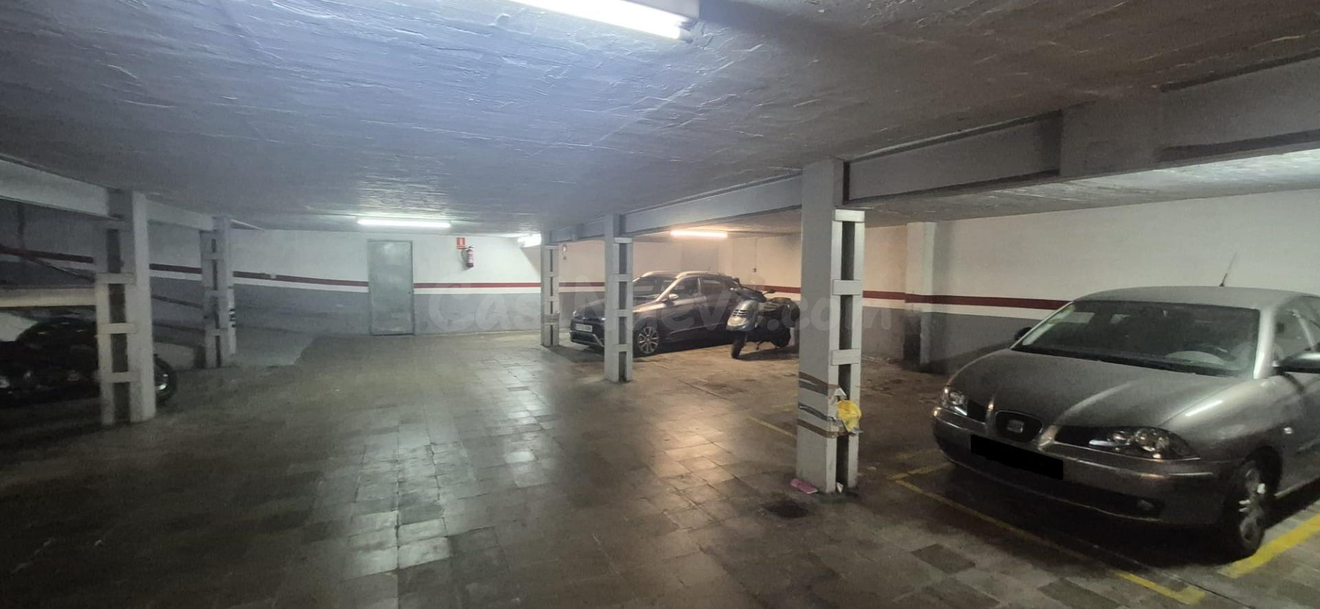 AMPLIA PLAZA DE PARKING PARA COCHE GRANDE EN VALLCARCA – PEN - foto 3