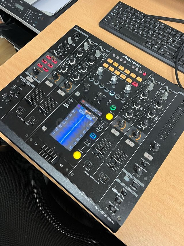Pioneer DJM-2000 Nexus Mesa Mezclas
