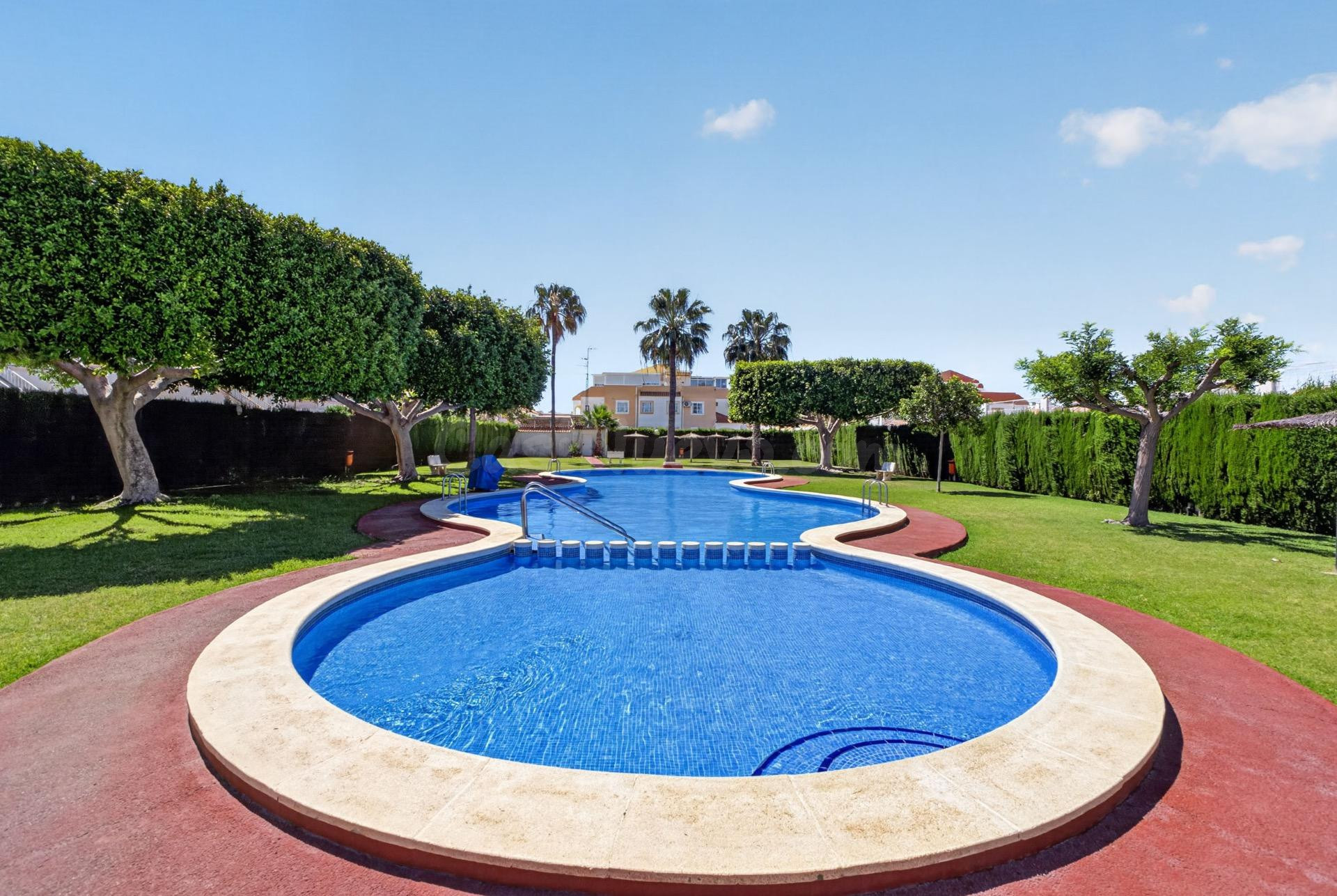 Planta baja de 2 dormitorios con terraza, patio y piscina co - foto 2