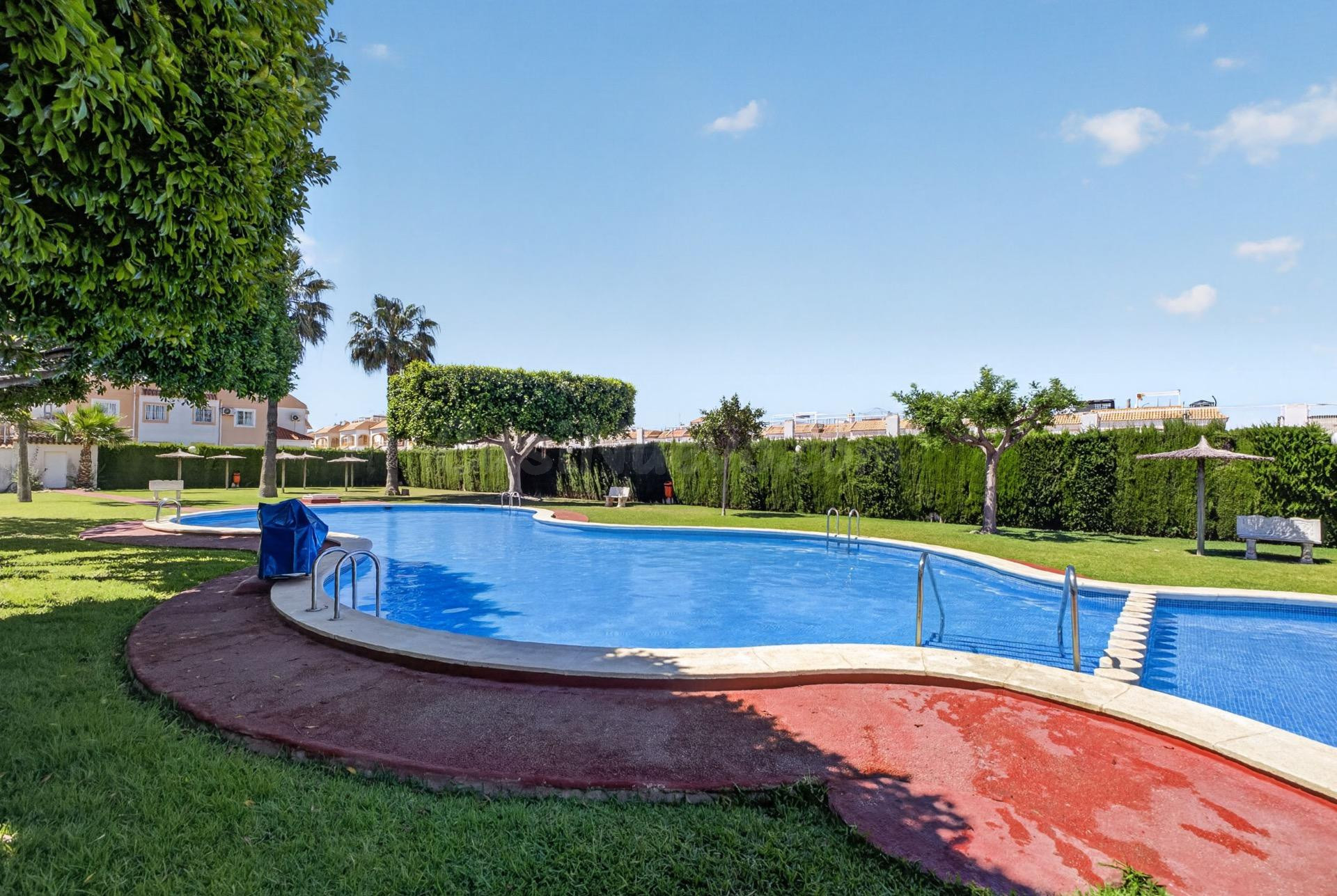 Planta baja de 2 dormitorios con terraza, patio y piscina co - foto 4