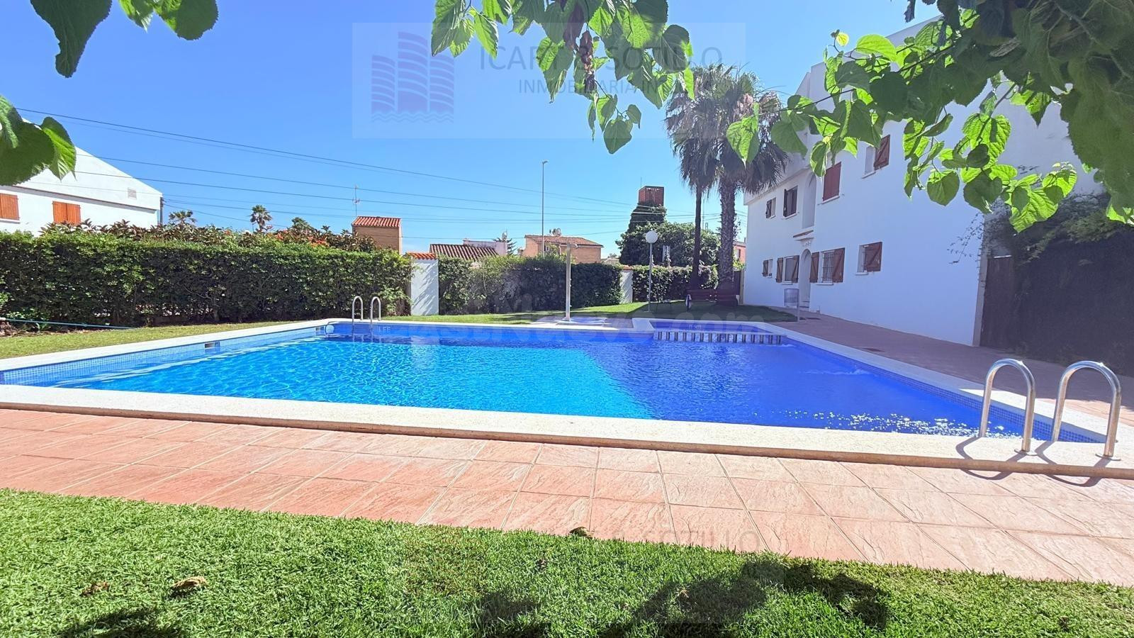 PRECIOSO PISO JARDIN CON GARAJE A 200 METROS DE LA PLAYA EN  - foto 2