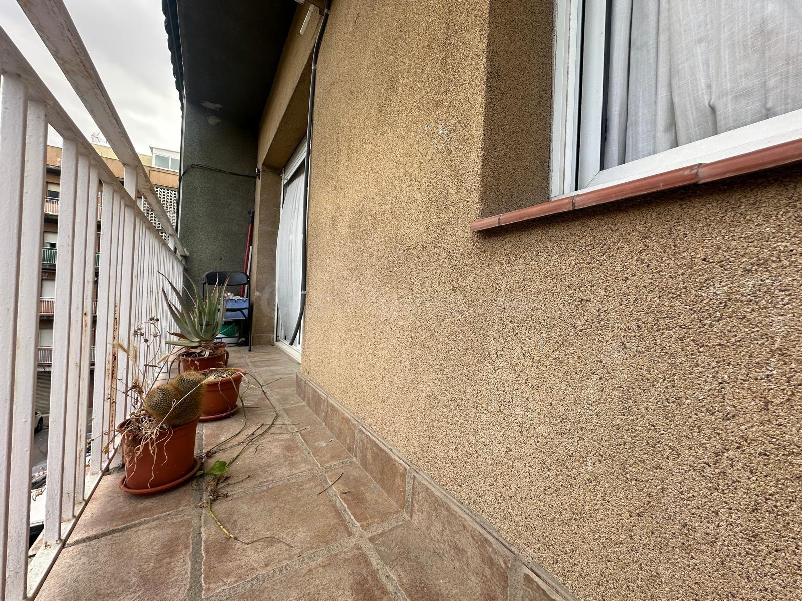 Piso de 4 habitaciones y balcón en Ca N'Oriac, Sabadell - ¡T - foto 2