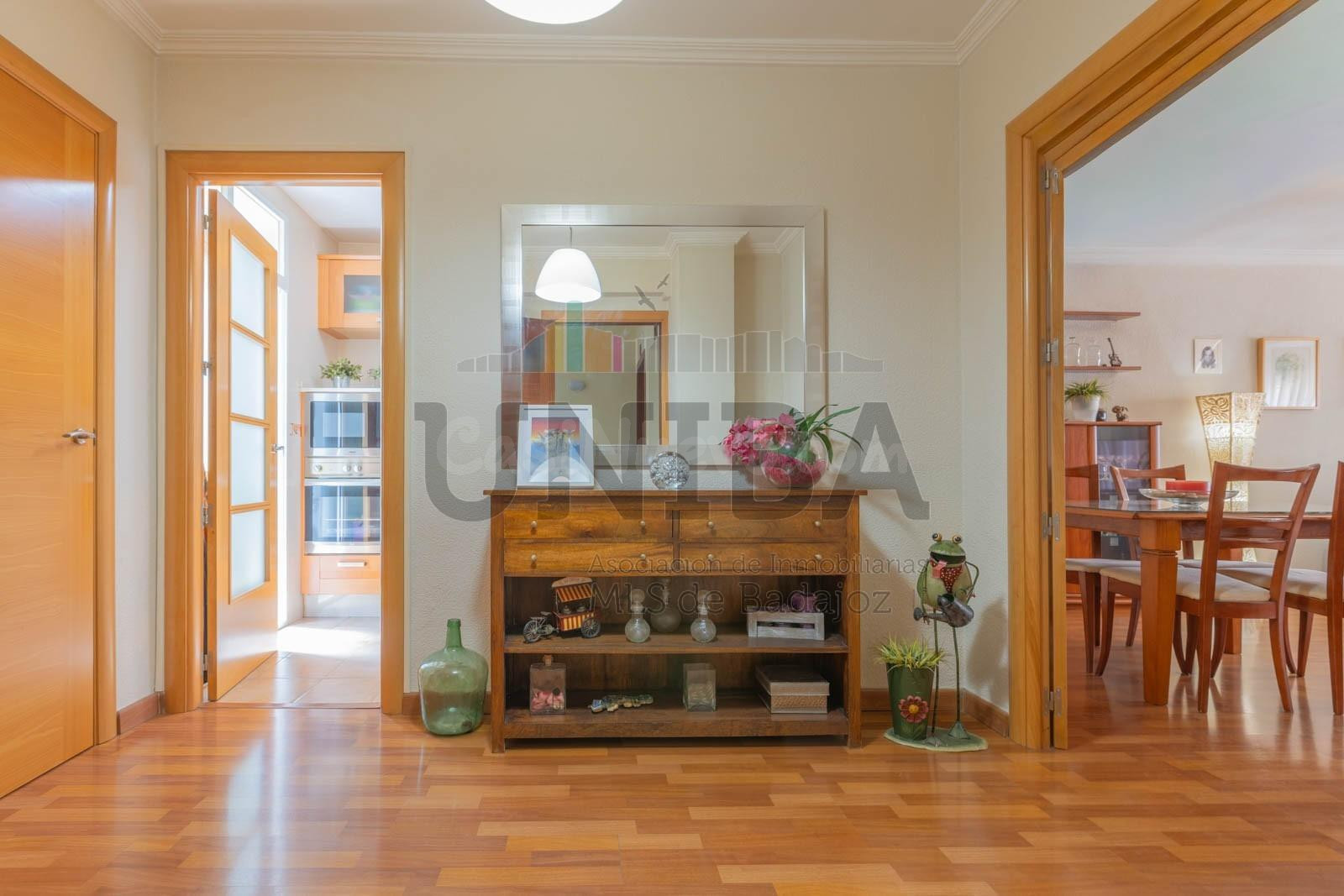 ESTUPENDO PISO REFORMADO EN ZONA CENTRO - foto 2