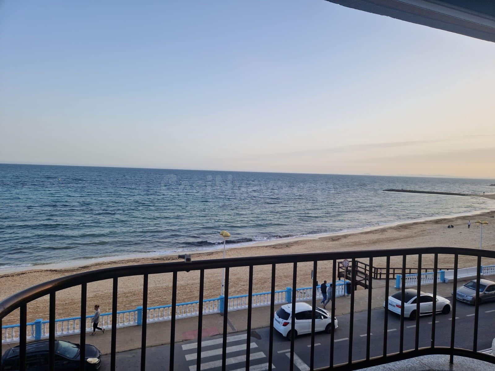 APARTAMENTO DE 3 DORMITORIOS EN 1ª LÍNEA, PLAYA DE LOS LOCOS - foto 3