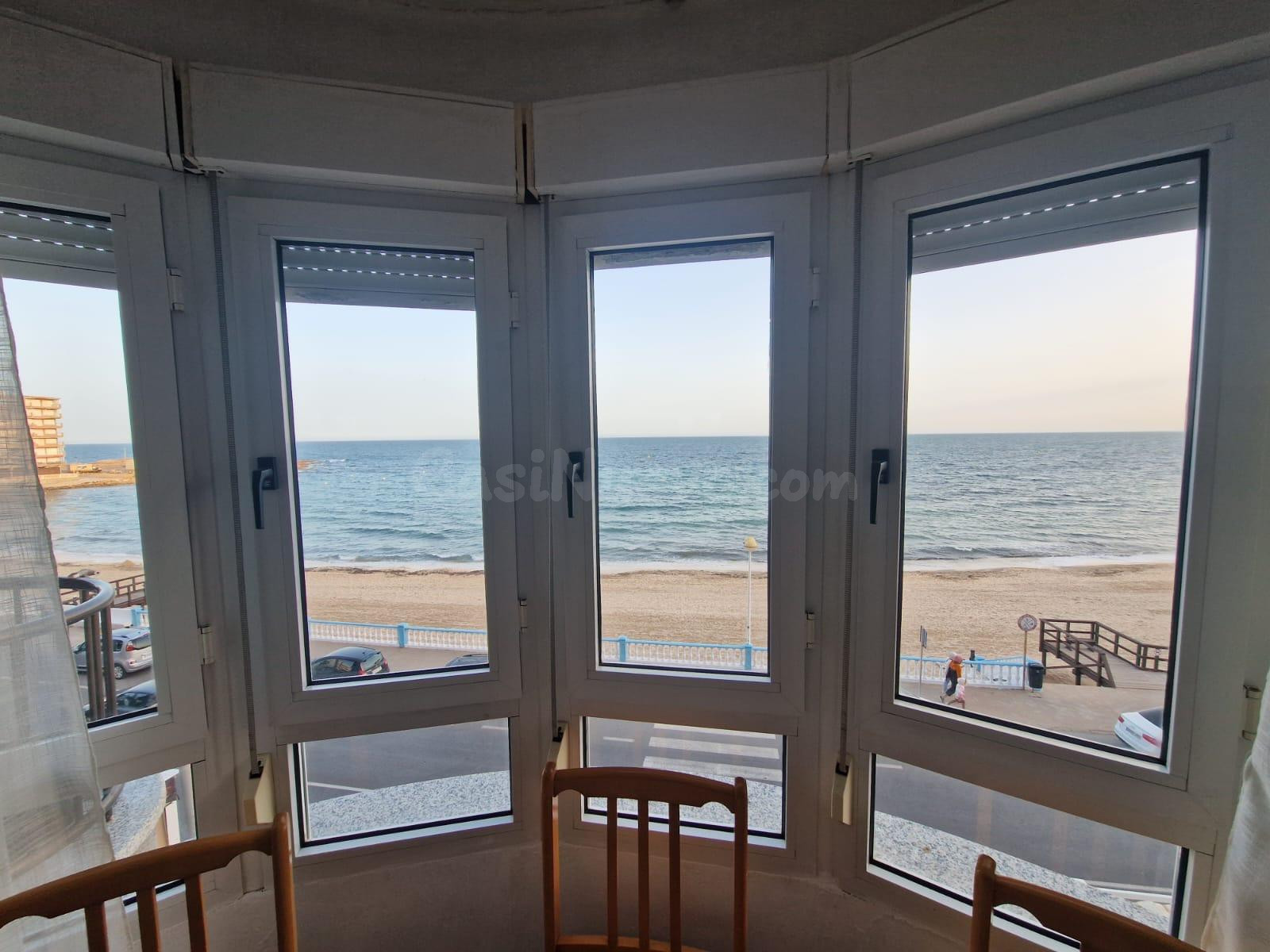 APARTAMENTO DE 3 DORMITORIOS EN 1ª LÍNEA, PLAYA DE LOS LOCOS - foto 4
