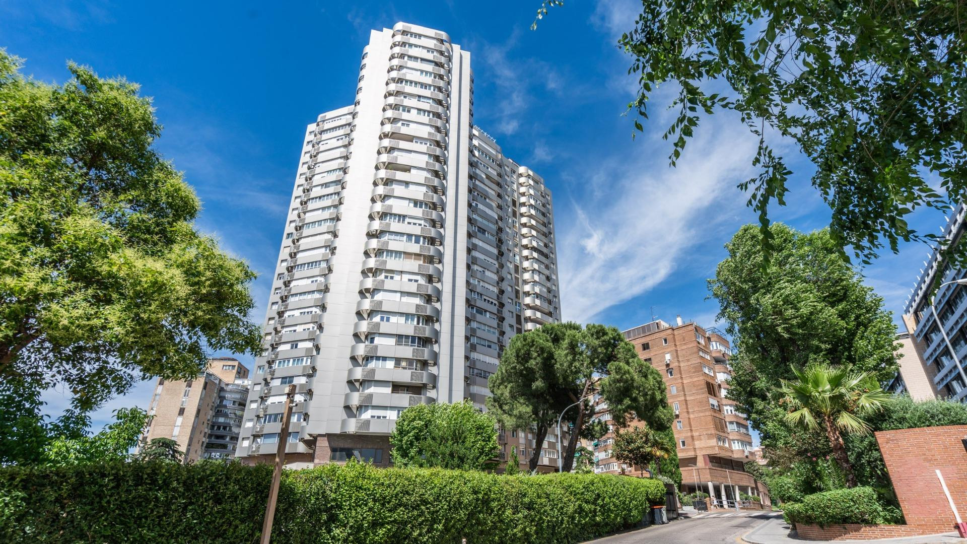 ^^LOCAL COMERCIAL PREMIUM DE 380 M2 JUNTO A CHAMARTÍN Y MADR - foto 2