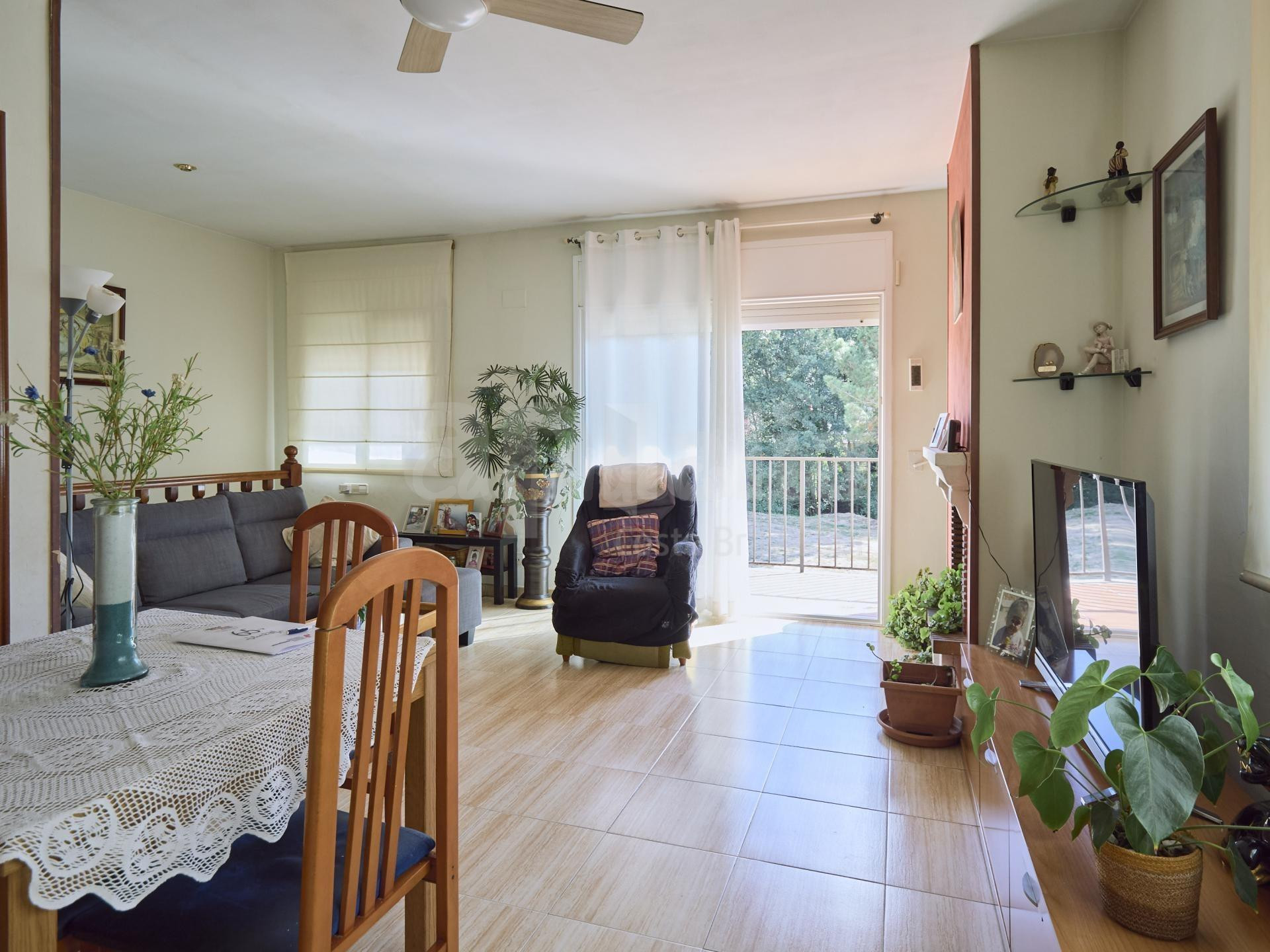 Casa con piscina y jardín en Lloret de Mar – lista para entr - foto 2