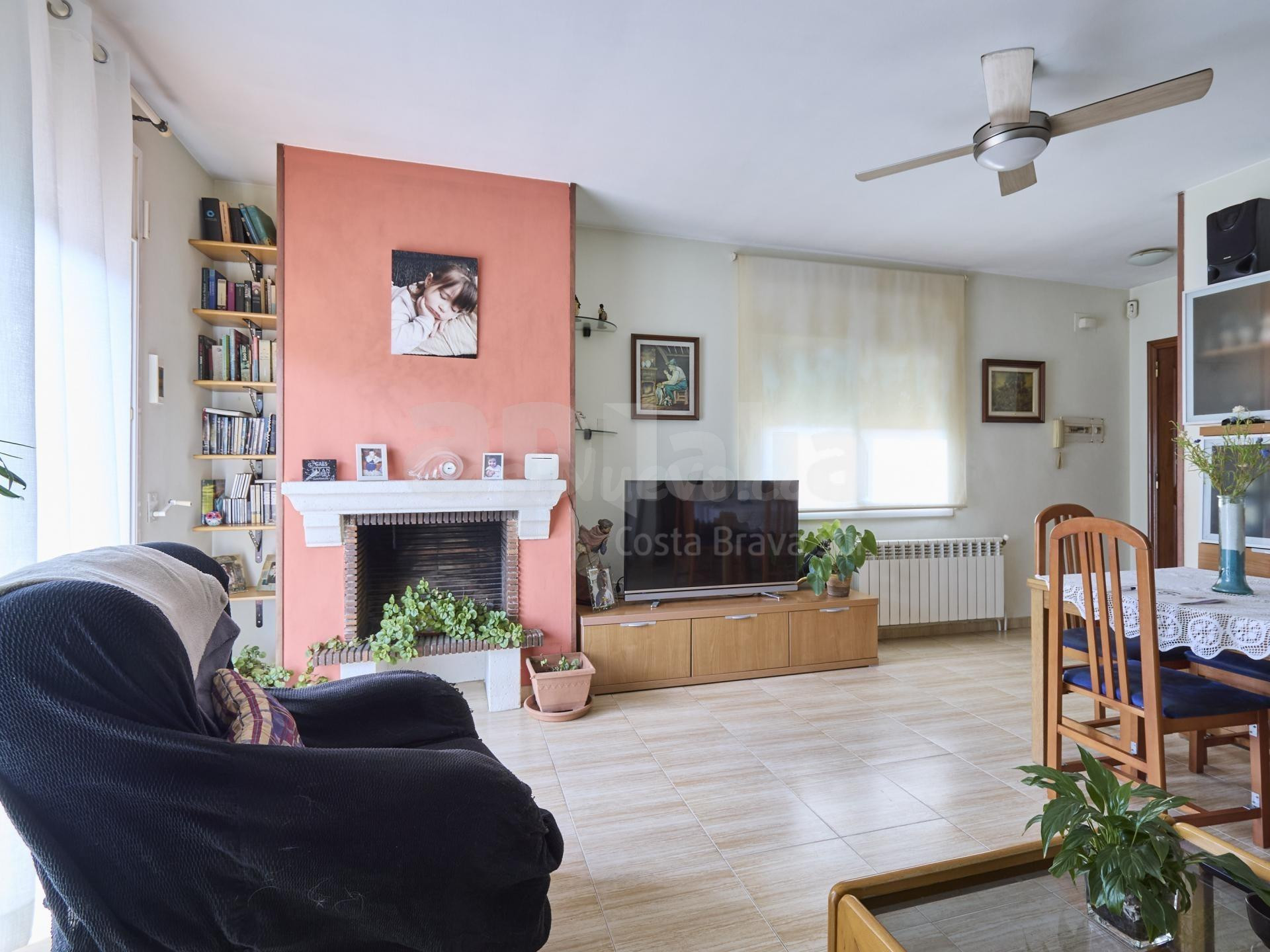 Casa con piscina y jardín en Lloret de Mar – lista para entr - foto 3