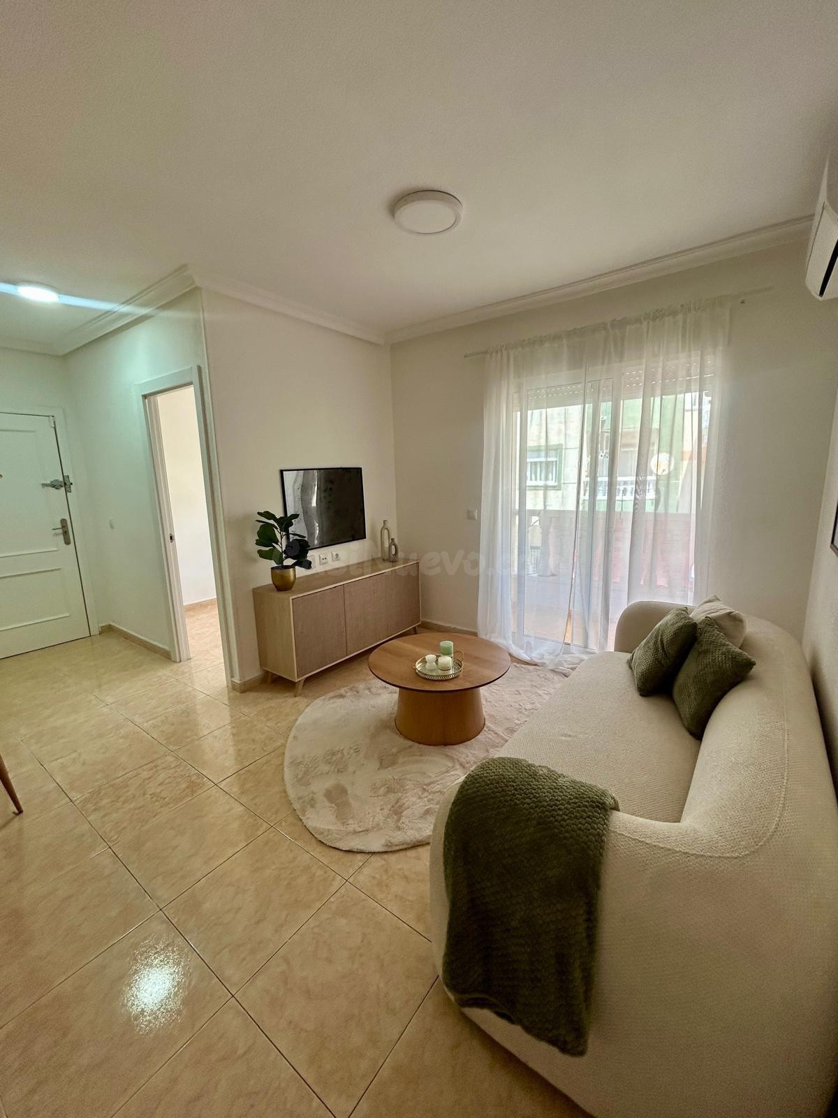 Piso totalmente reformado con 2 dormitorios y amplia terraza - foto 5