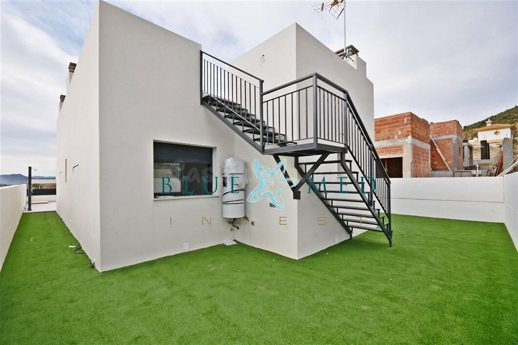 PROMOCIÓN DE 4 VILLAS PAREADAS DE OBRA NUEVA CON PISCINA PRI - foto 4
