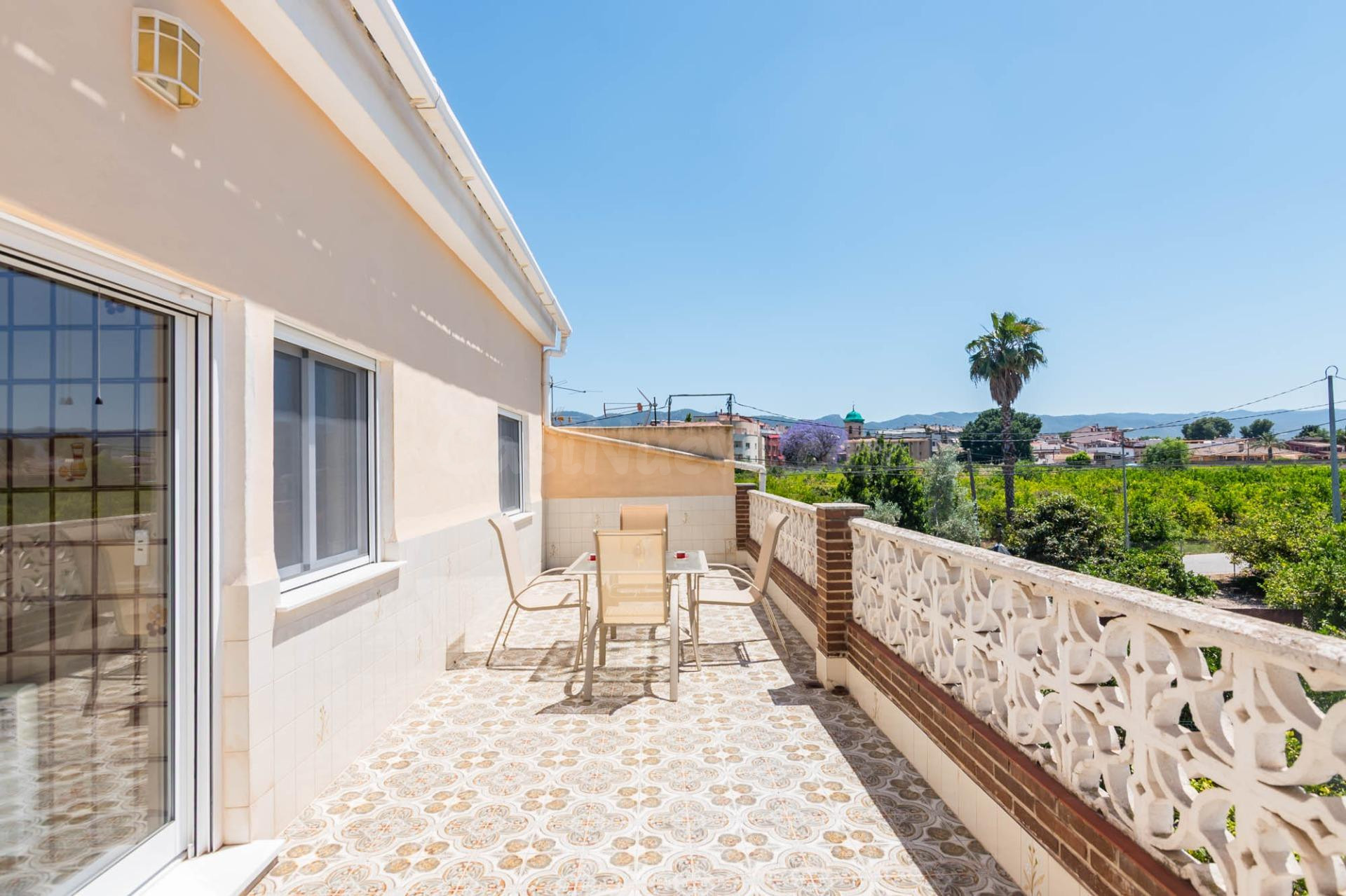 Villa independiente de 305 m2 sobre más de 550 m2 de terreno privado con posibilidad de piscina en Aljucer