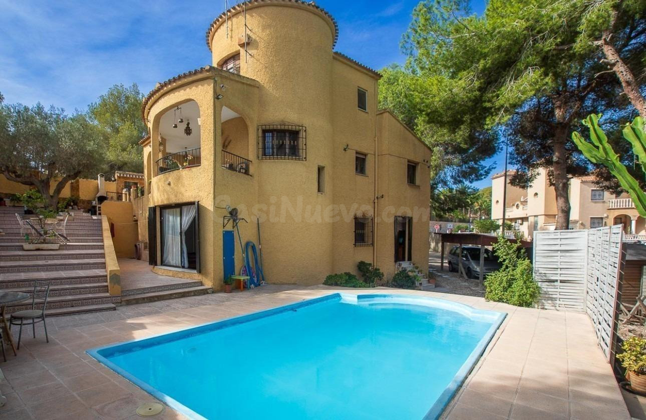 Encantadora Villa Española en el Corazón de Villamartín - ¡T - foto 2