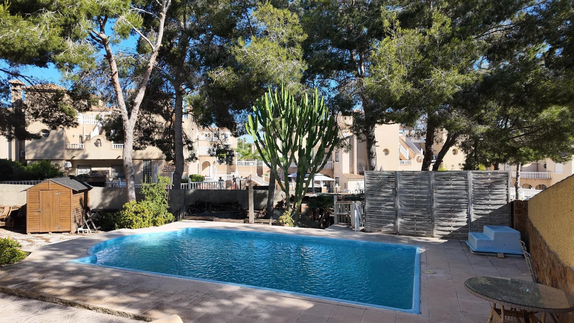 Encantadora Villa Española en el Corazón de Villamartín - ¡T - foto 3