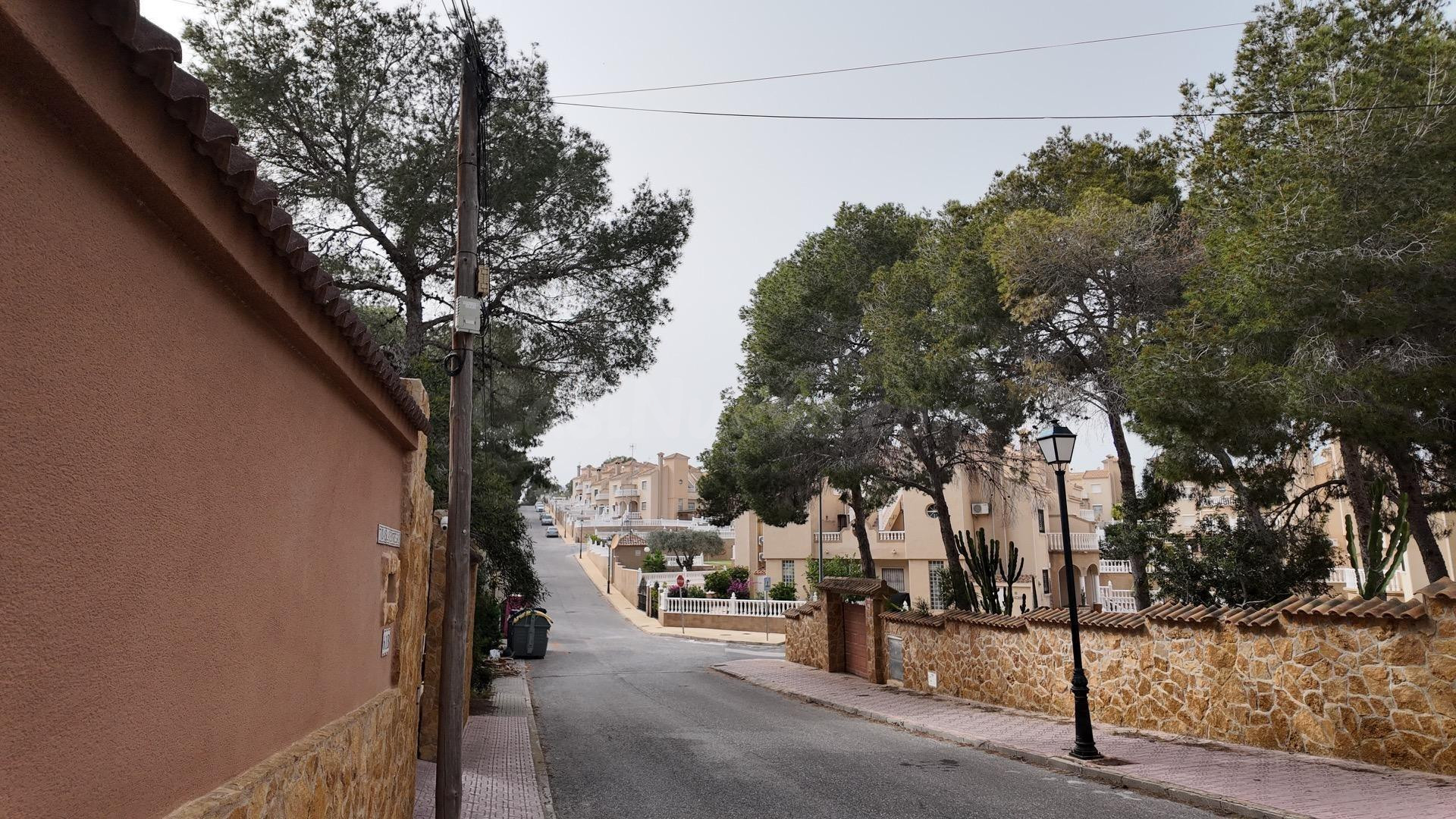 Encantadora Villa Española en el Corazón de Villamartín - ¡T - foto 5