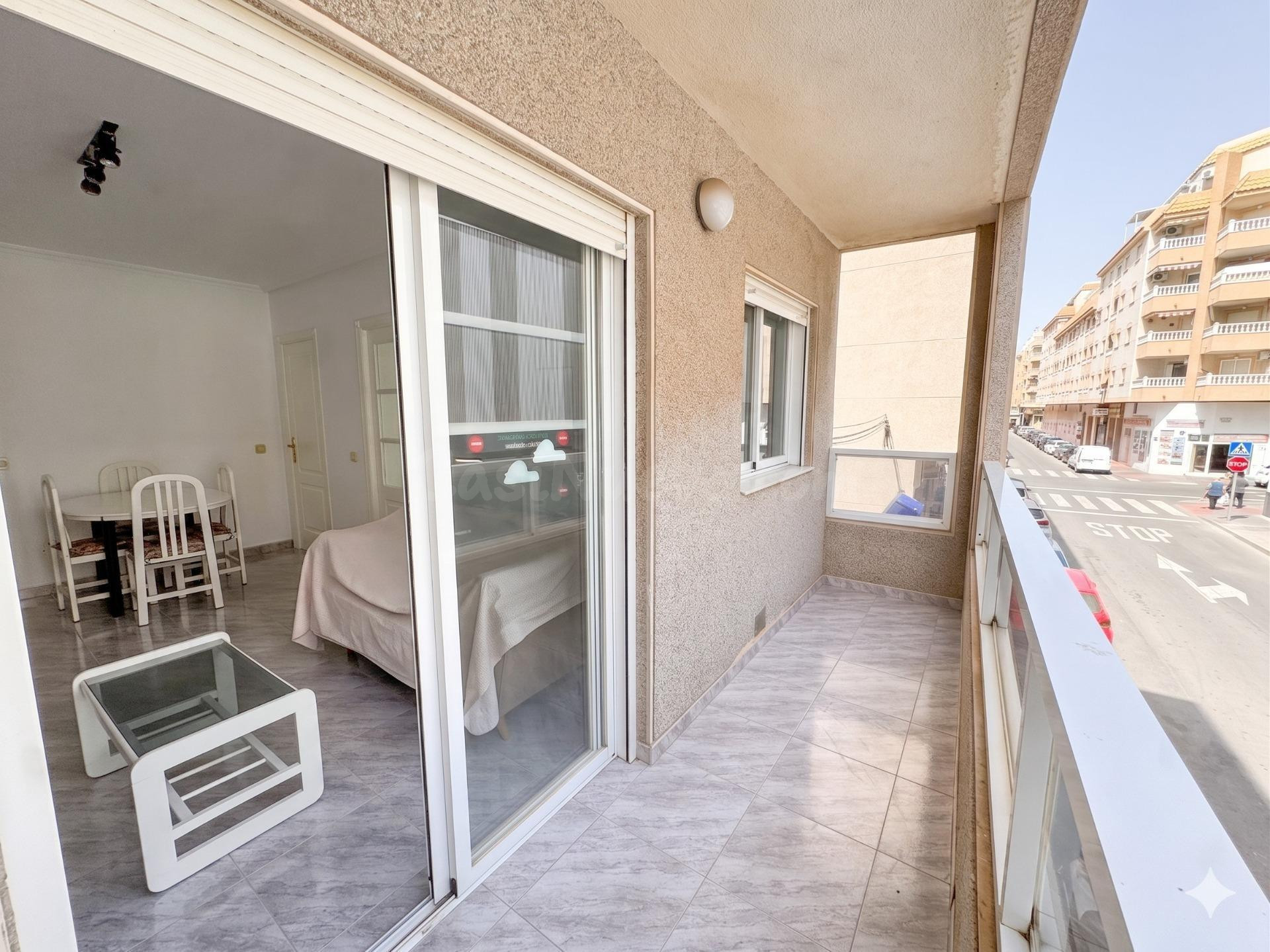 Apartamento listo para entrar a vivir en excelente ubicación en Torrevieja.