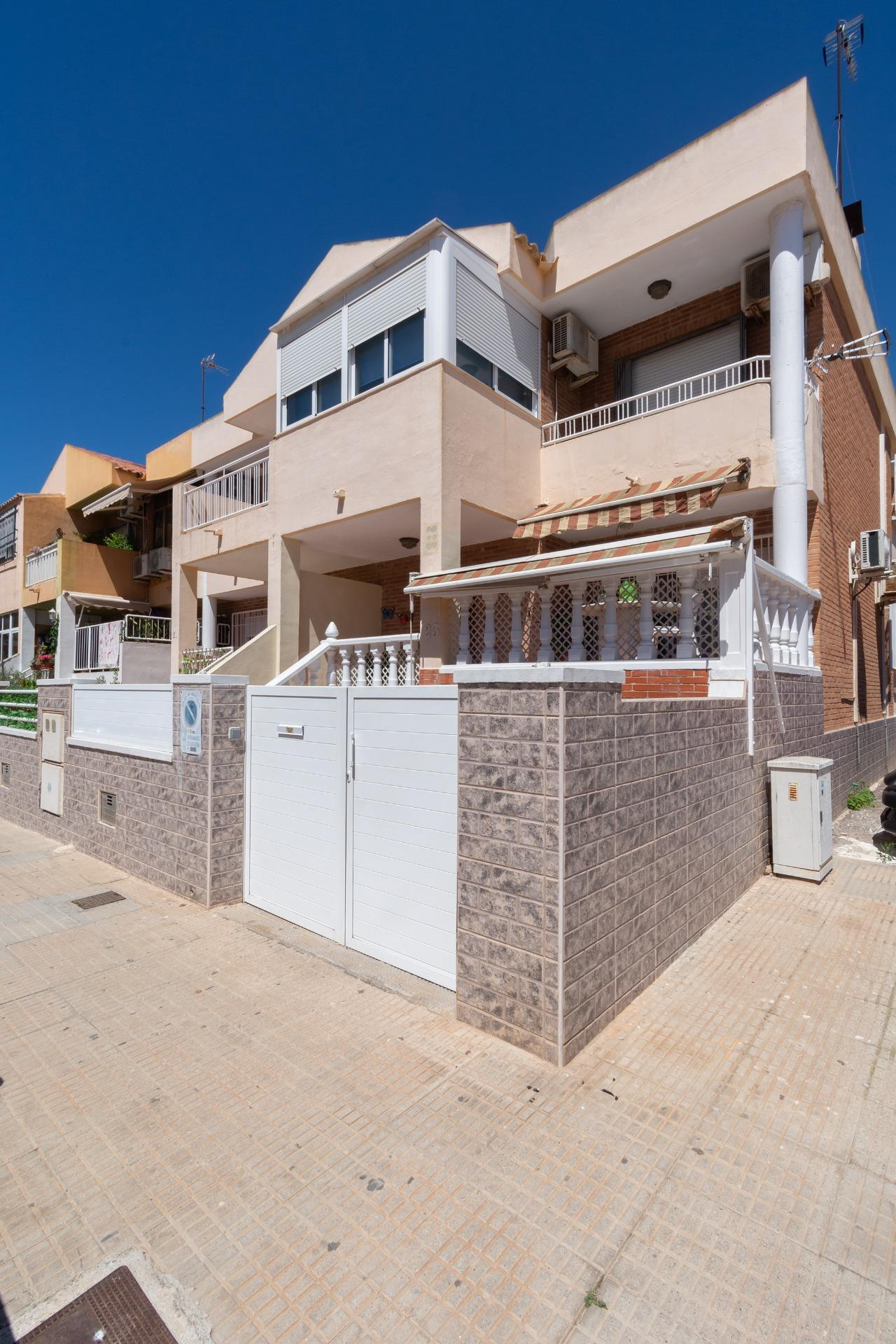 ¡Encantador Duplex Adosado en Cartagena! - foto 5