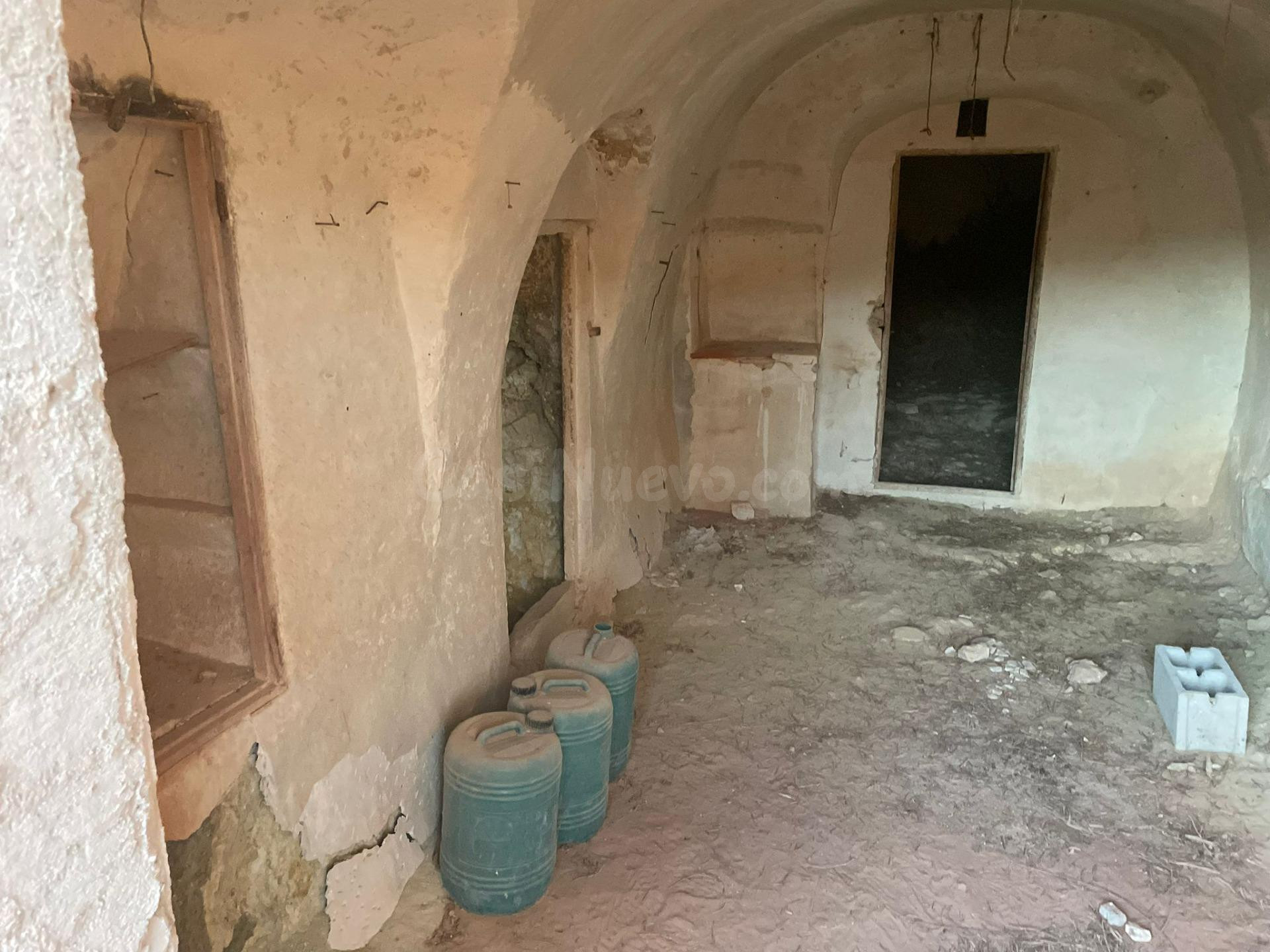 FINCA DE SECANO CON CUEVA EN EL RIO CHICAMO. MACISVENDA - foto 2