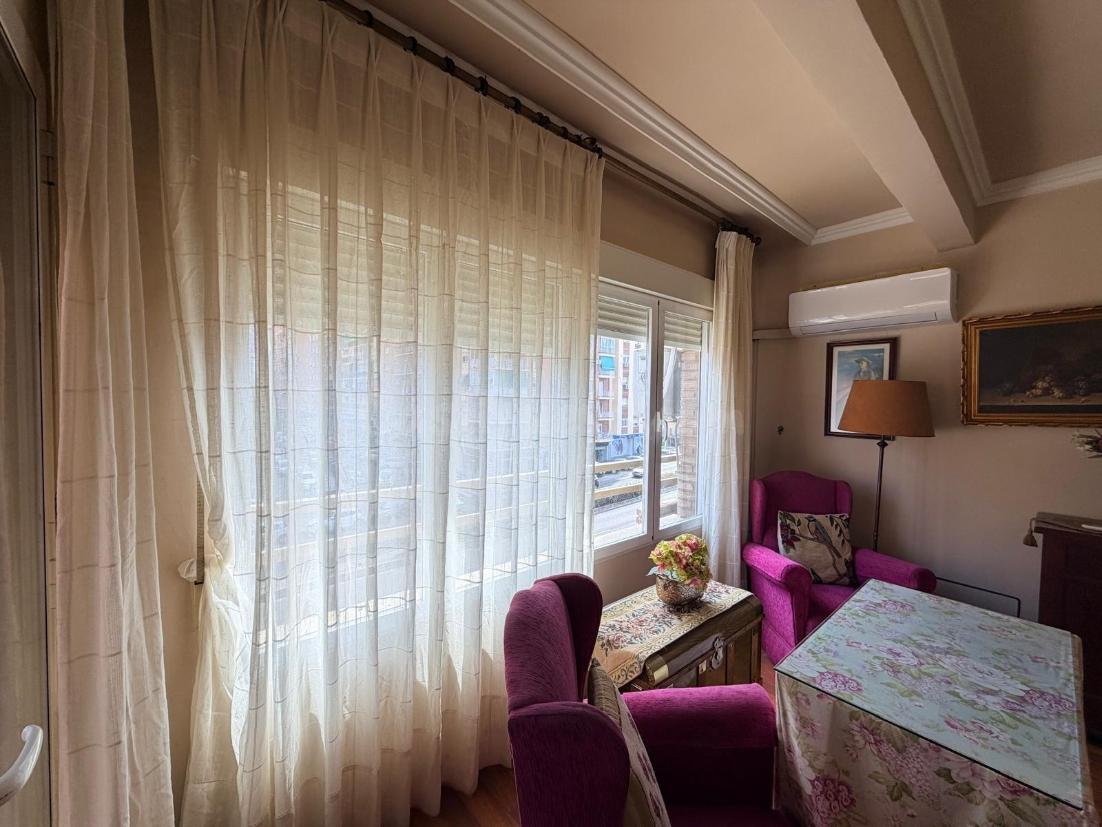 Amplia vivienda en pleno centro de Badajoz, lista para entrar a vivir - foto 4