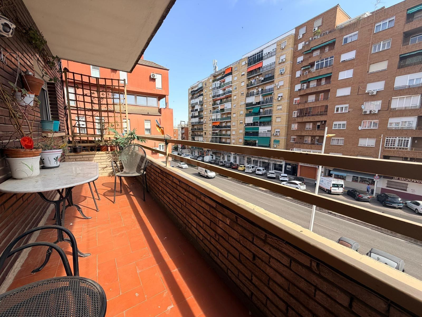 Amplia vivienda en pleno centro de Badajoz, lista para entrar a vivir - foto 5