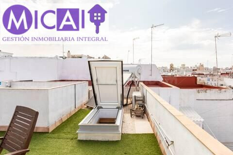 Piso en el Centro de Cádiz con azotea y Vistas Únicas - foto 3