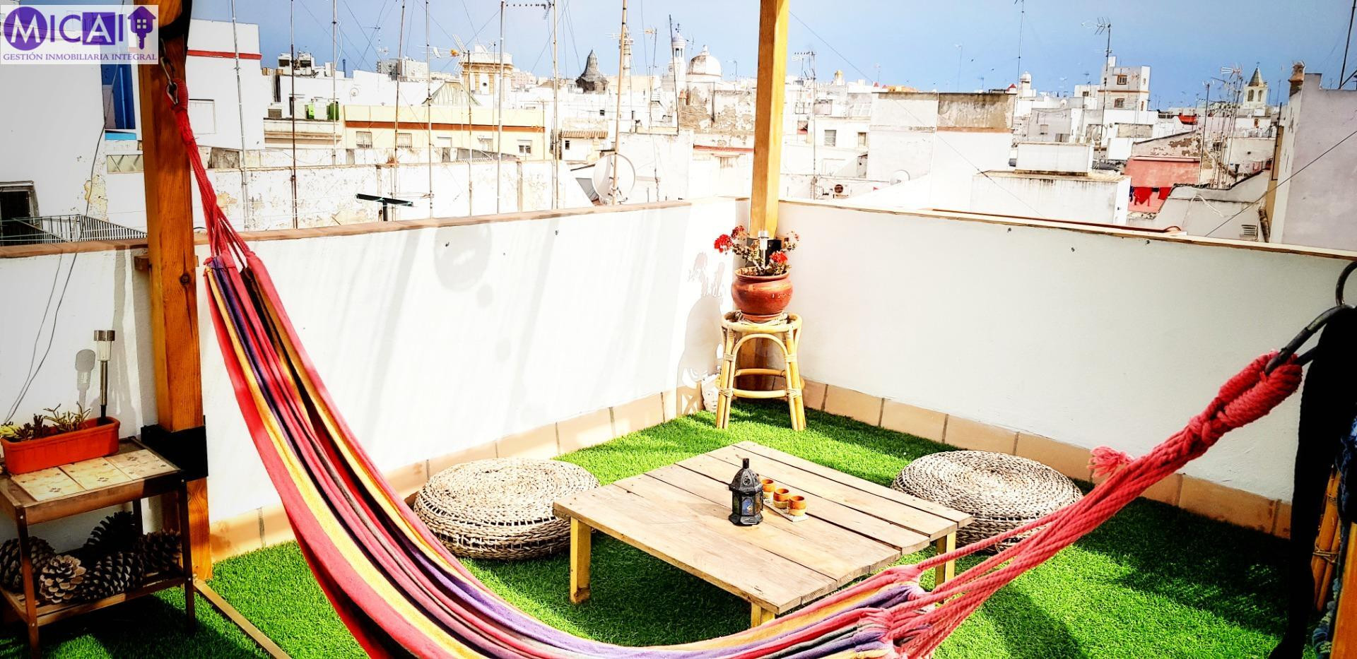 Piso en el Centro de Cádiz con azotea y Vistas Únicas - foto 4