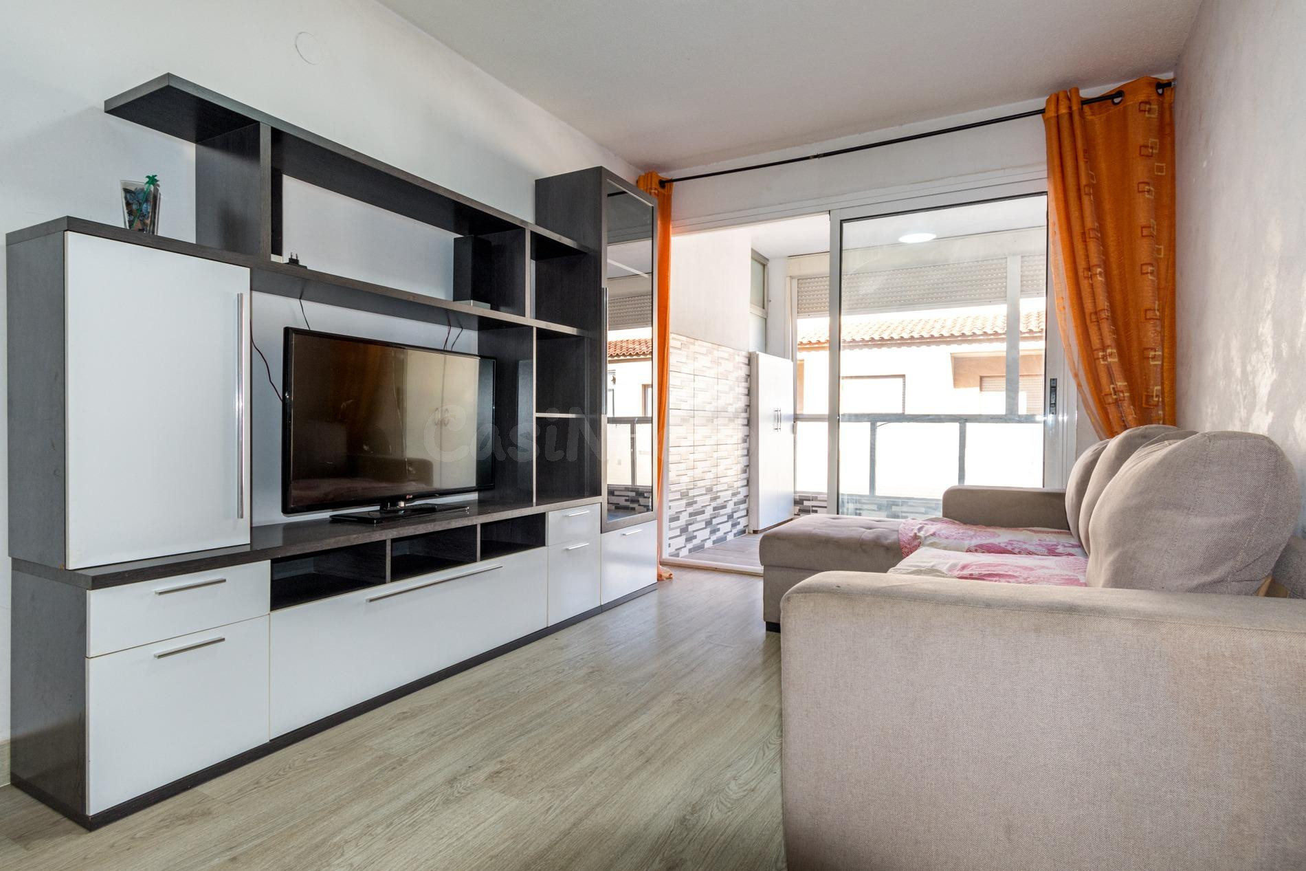Apartamento con gran terraza y piscina en Playa de los Náufr - foto 4