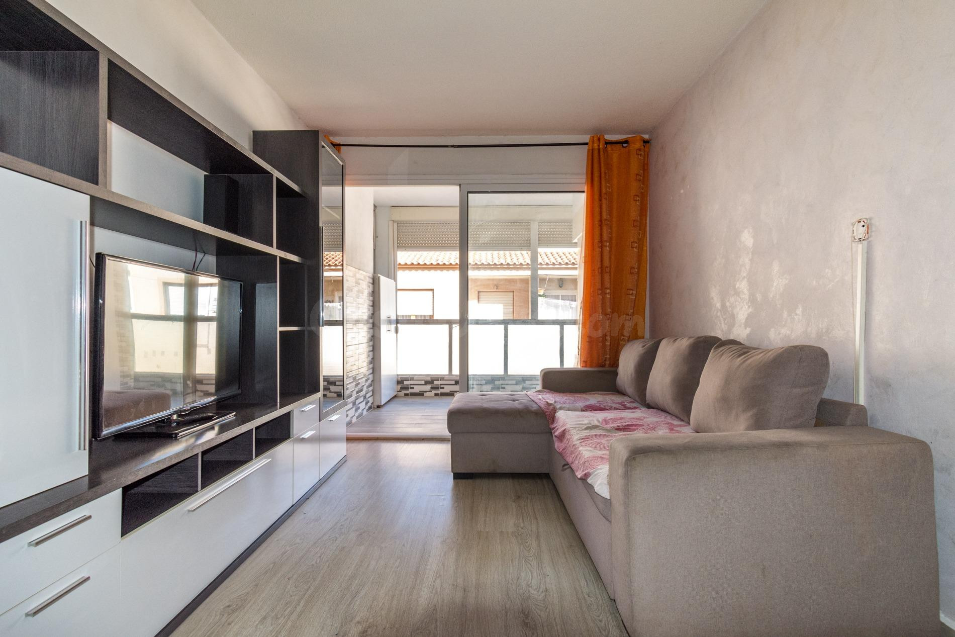 Apartamento con gran terraza y piscina en Playa de los Náufr - foto 5