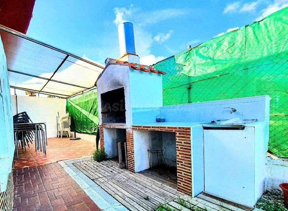 Chalet con dos dormitorios y piscina en Todosol - foto 5