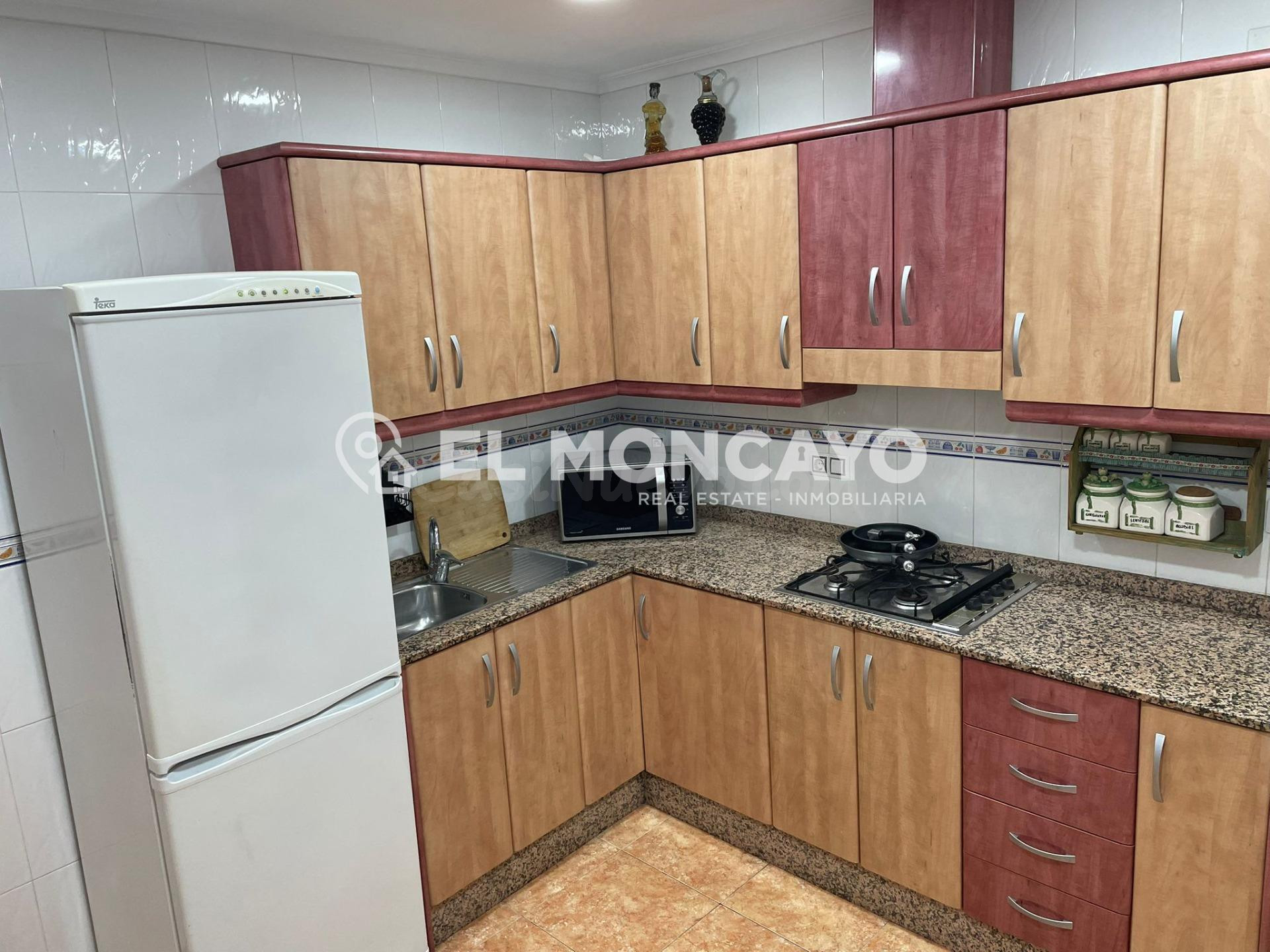 Fantástica casa de pueblo con solárium privado en el centro  - foto 3