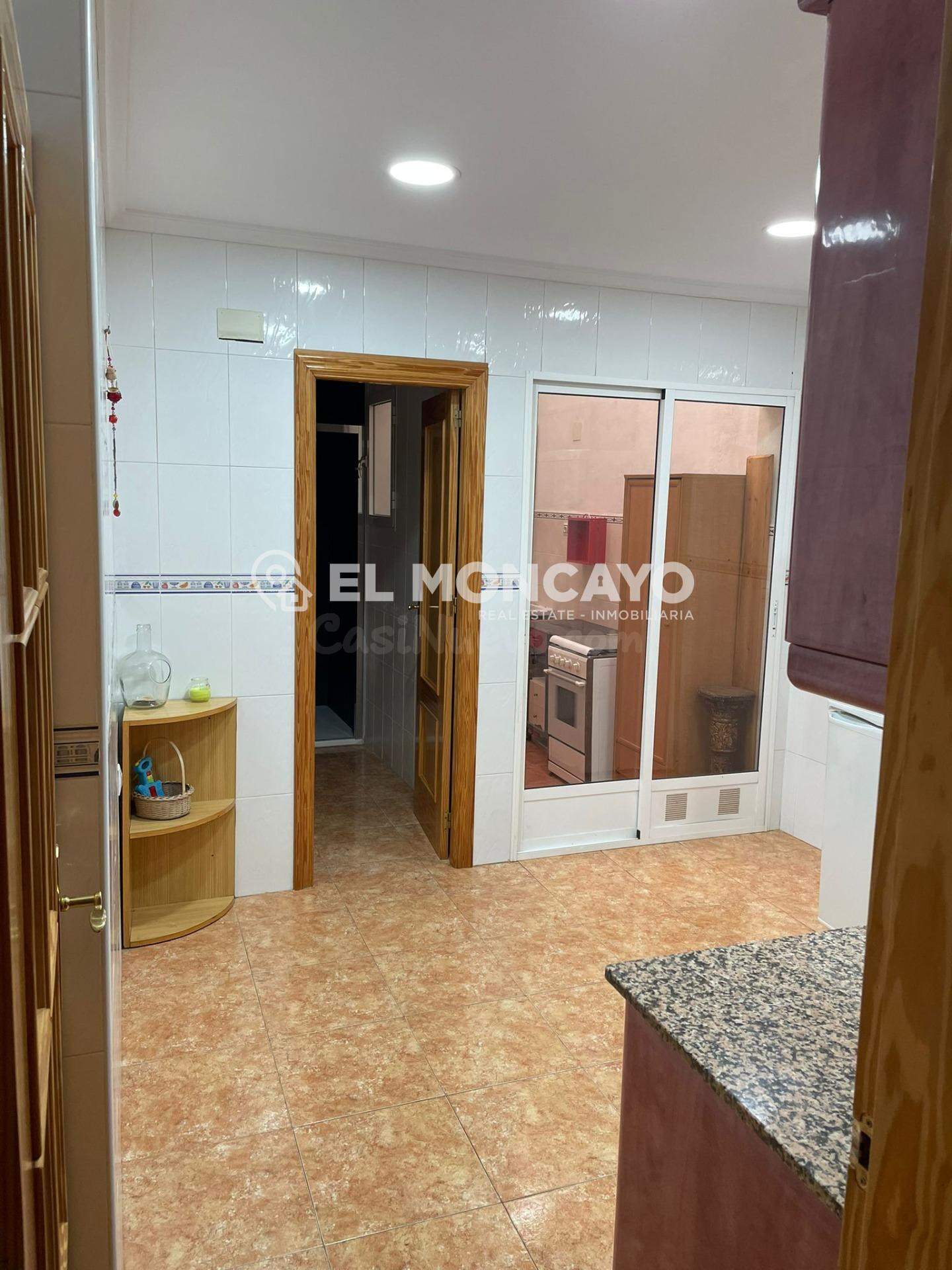 Fantástica casa de pueblo con solárium privado en el centro  - foto 4