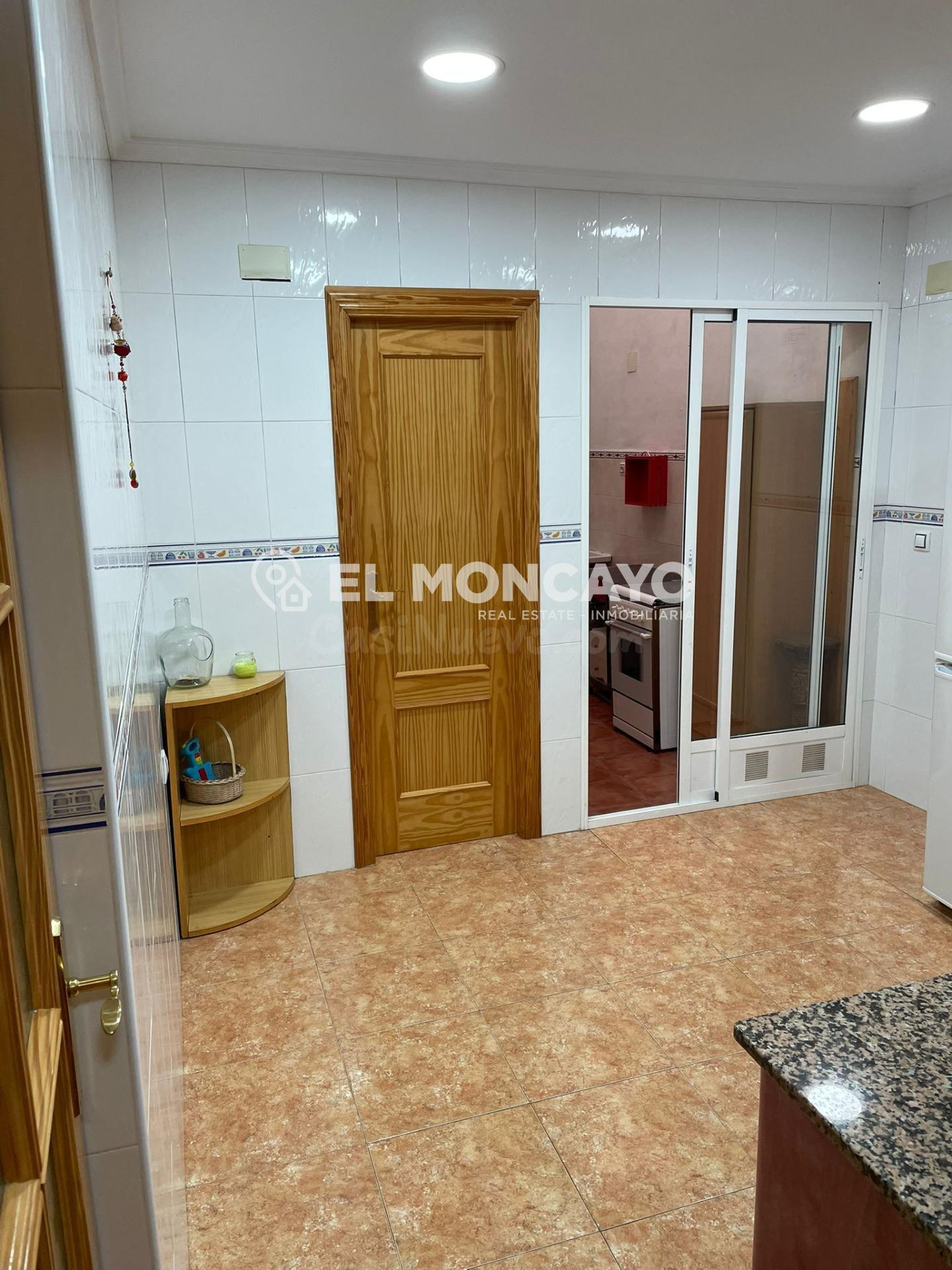 Fantástica casa de pueblo con solárium privado en el centro  - foto 5