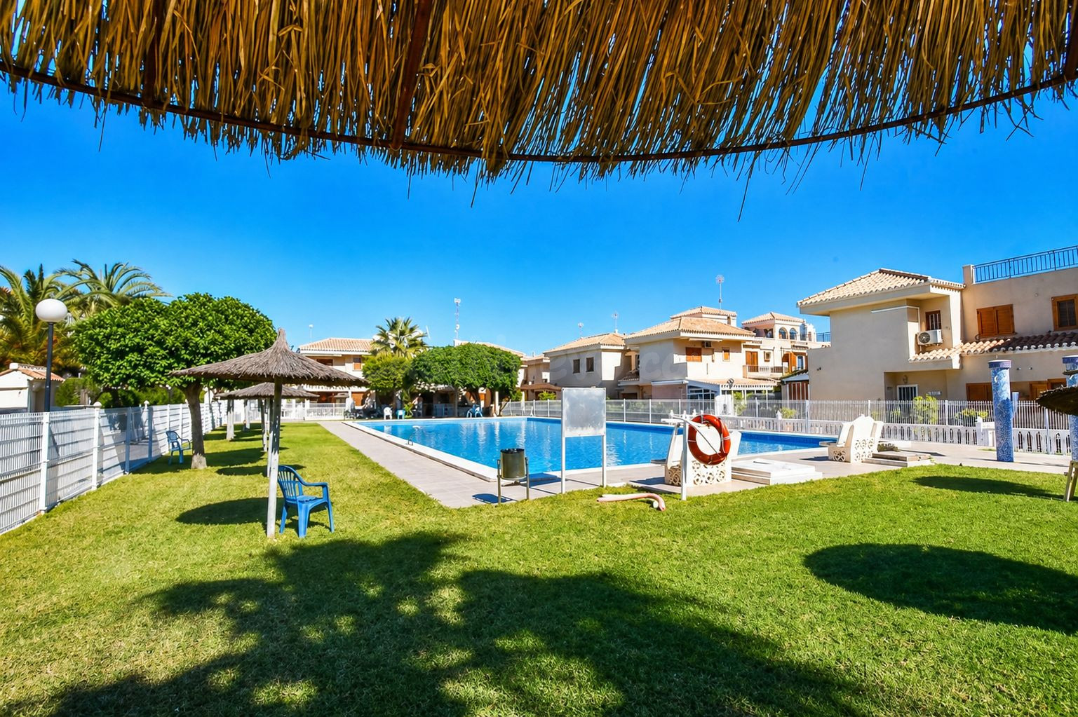 BUNGALOW DE 2 DORMITORIOS 1 BAÑO EN PLAYA FLAMENCA ( ORIHUEL - foto 2