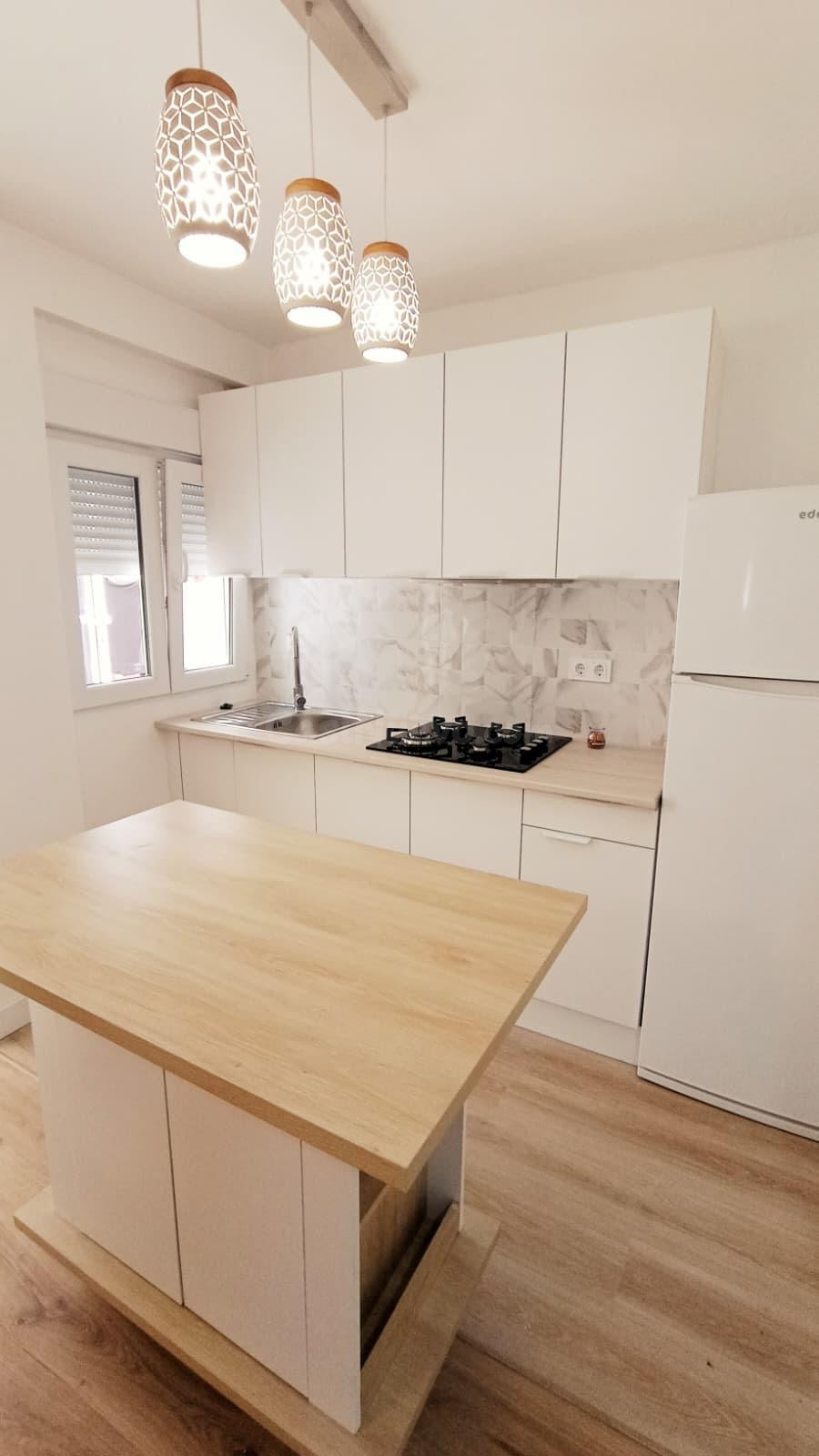 Piso reformado de 3 dormitorios y 1 baño en Torrevieja - foto 2