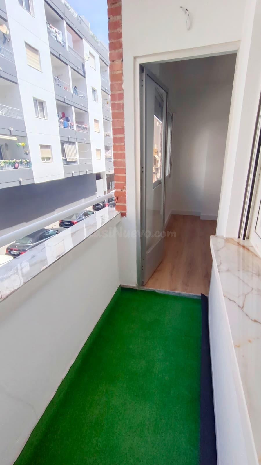 Piso reformado de 3 dormitorios y 1 baño en Torrevieja - foto 3
