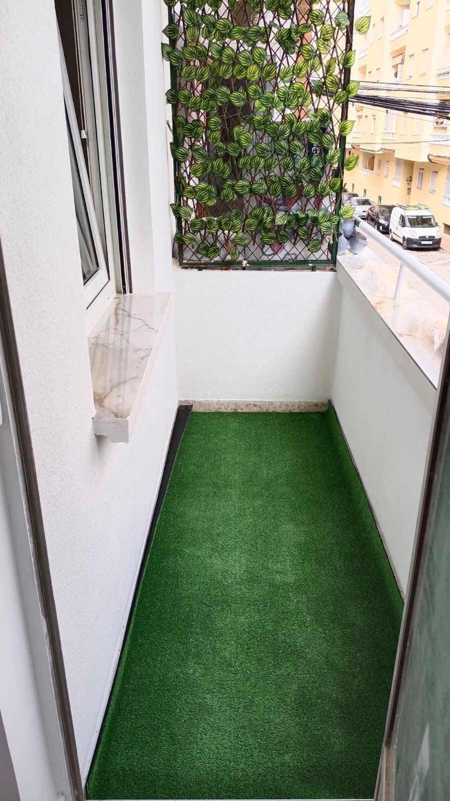Piso reformado de 3 dormitorios y 1 baño en Torrevieja - foto 5