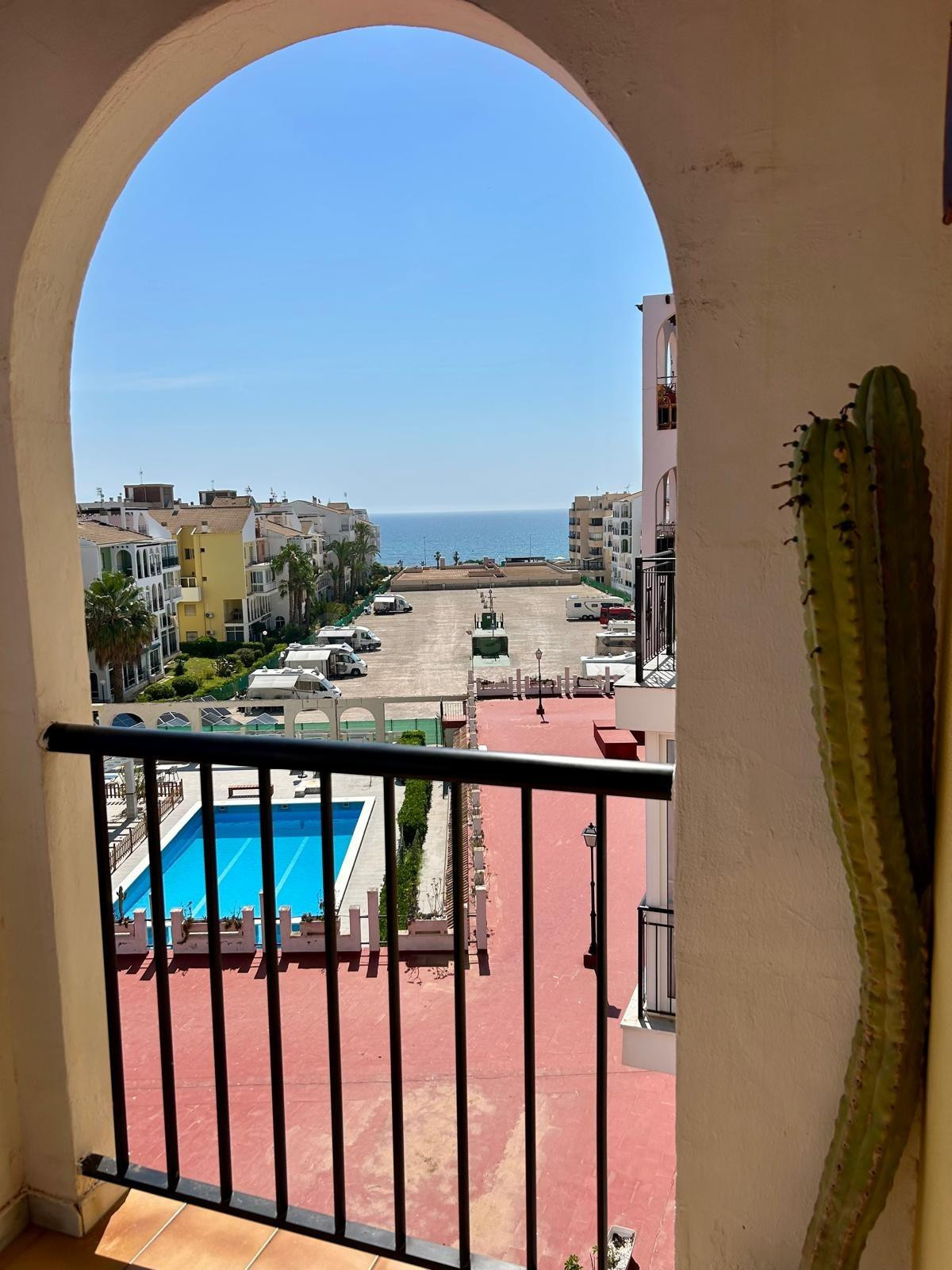 Ático dúplex con vistas al mar y amplia terraza a 550 metros - foto 3